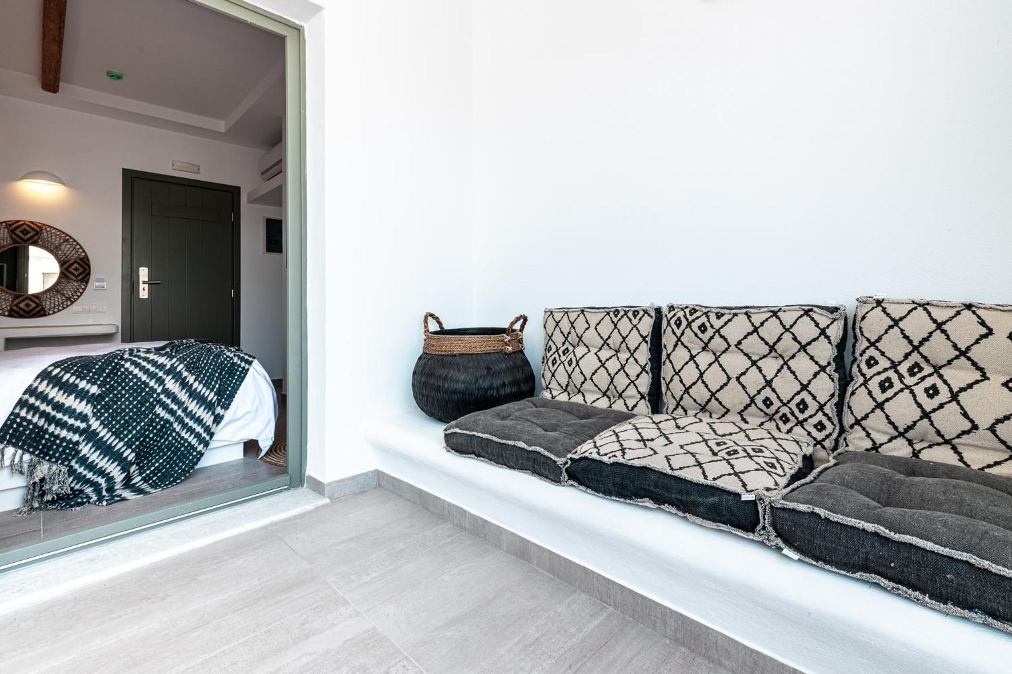 Honeymoon Suite Outdoor Jetted Tub - Street View - Photo 5