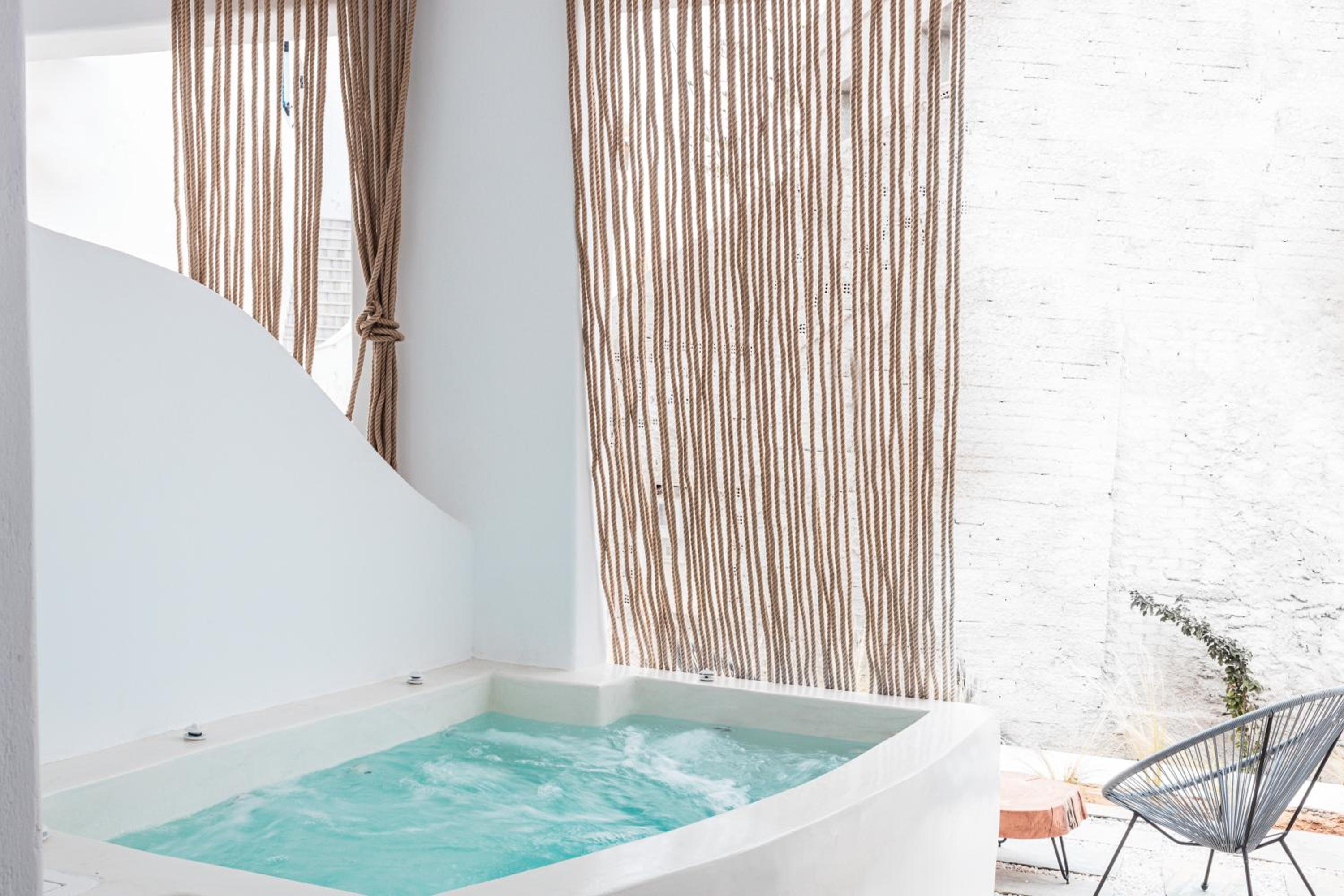 Honeymoon Suite Outdoor Jetted Tub - Street View - Photo 4