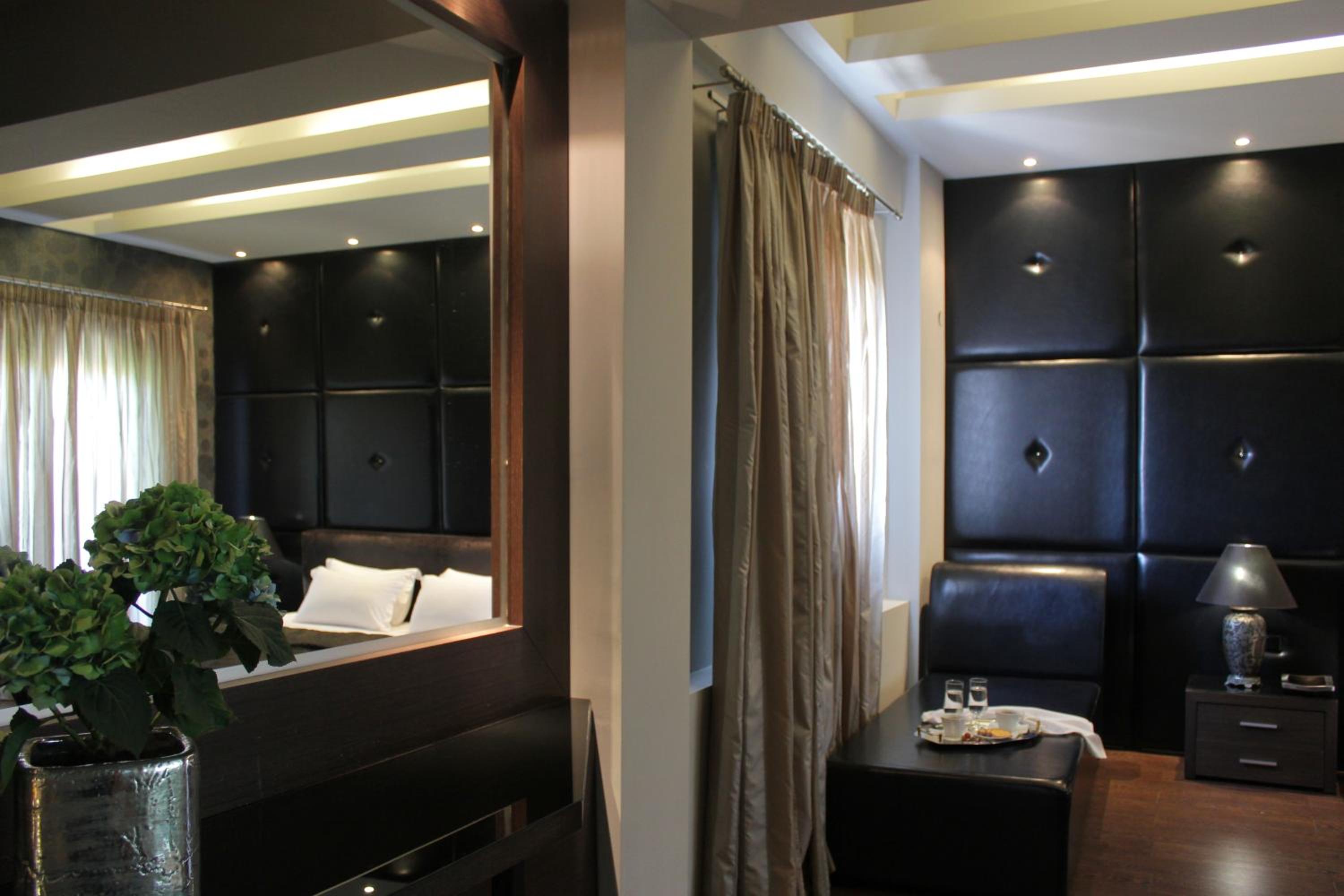 Suite - Photo 3