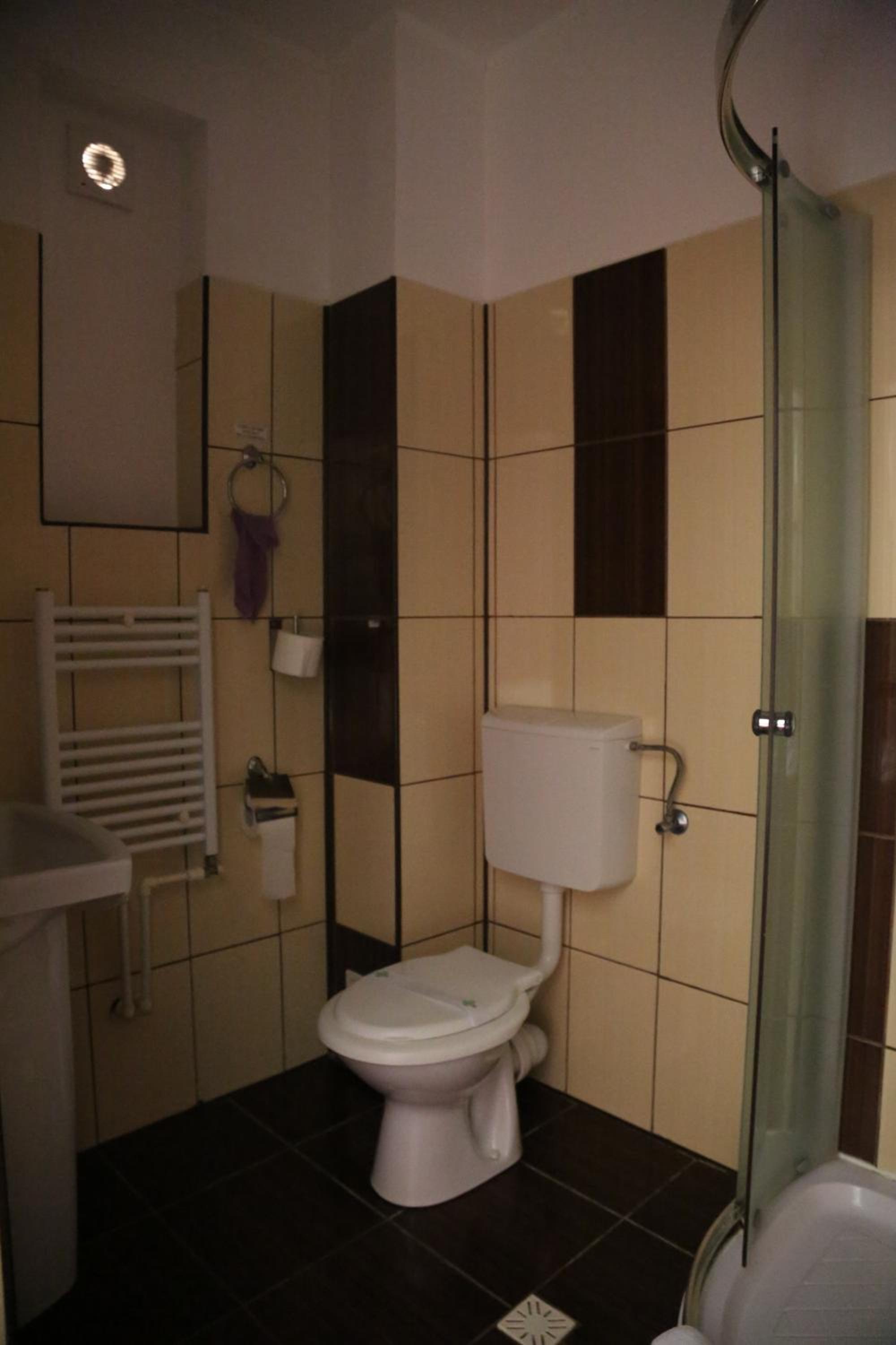 Double Room - Photo 25