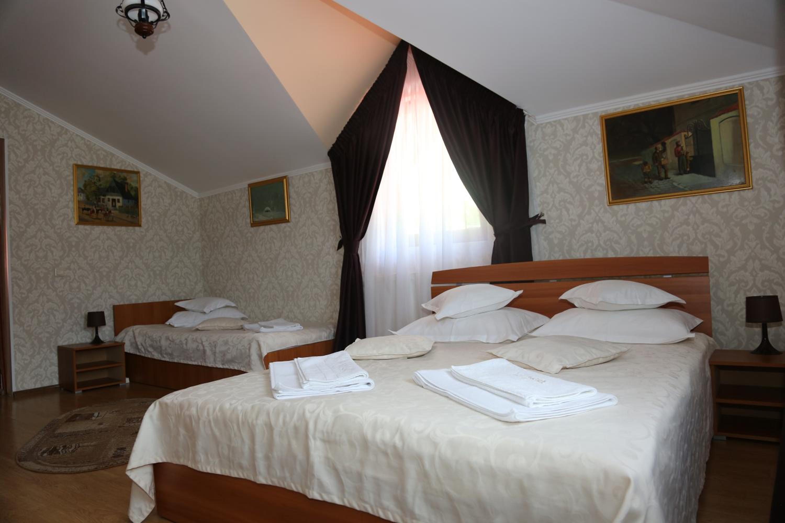 Triple Room - Photo 12