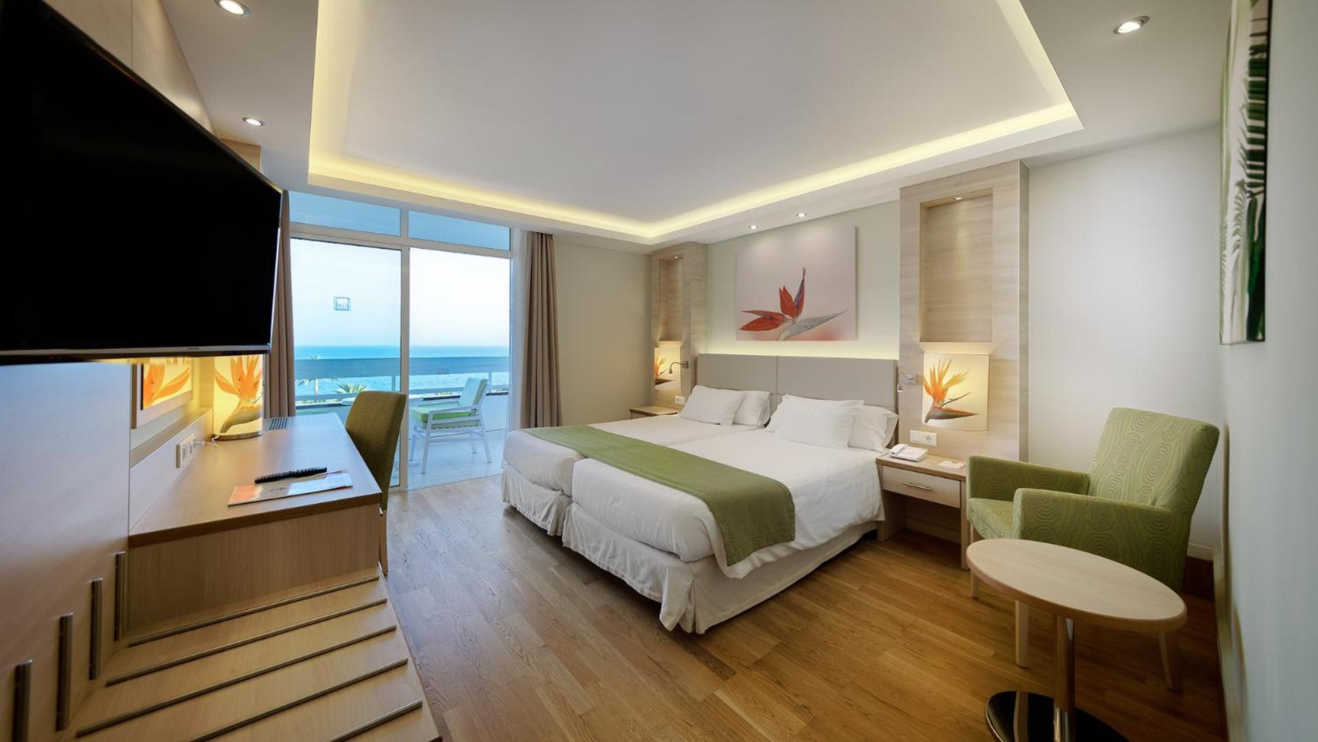 Twin Room with Sea View - Photo 6