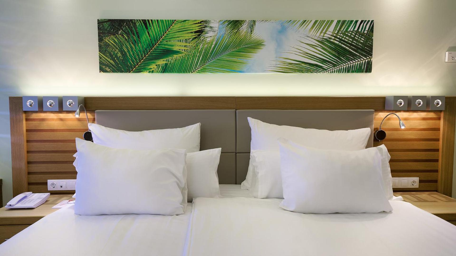 Double Room with Garden View - Photo 3