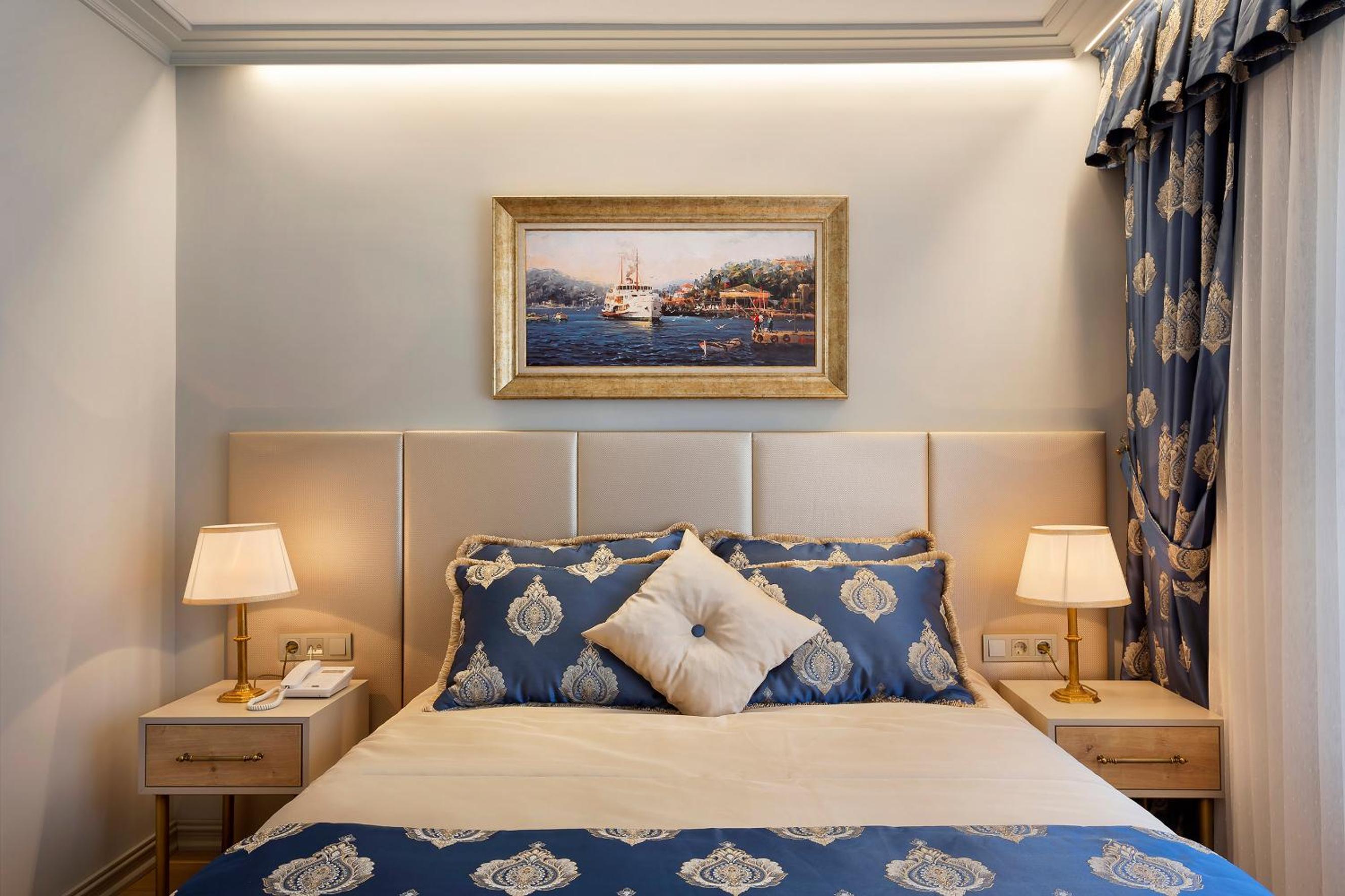 Deluxe Double Room (2 Adults + 1 Child) photo 3