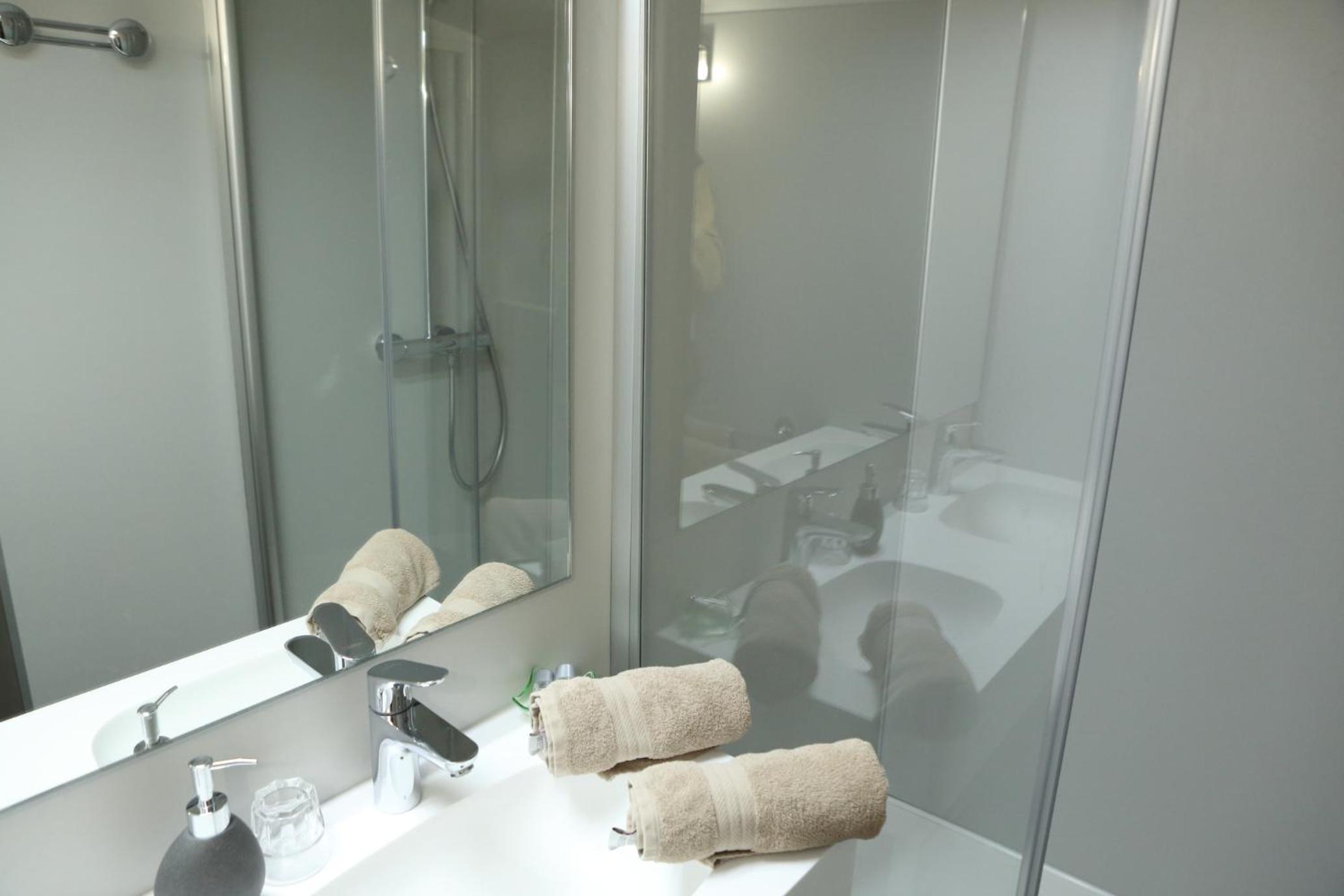 Family Room (5 Adults)