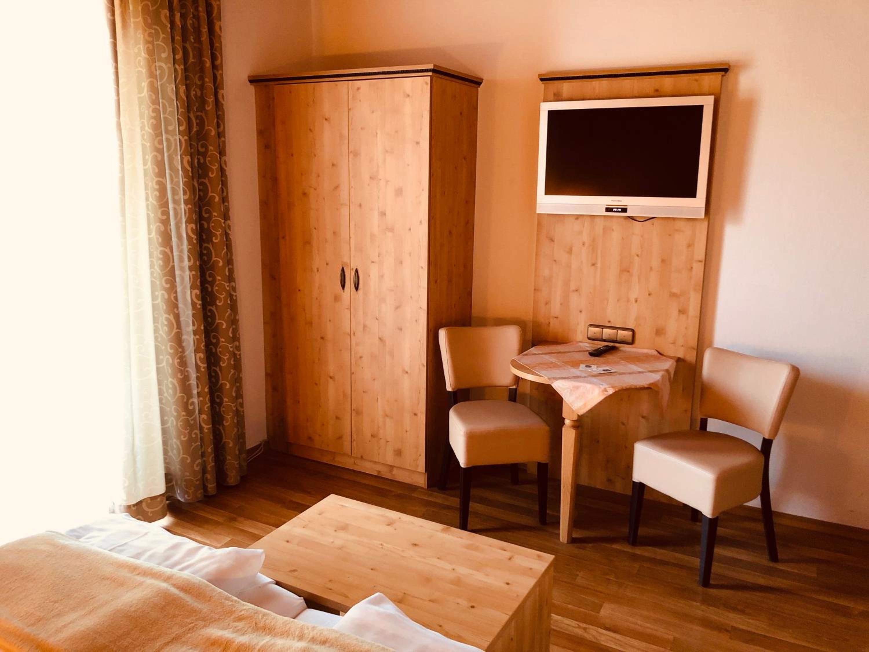 Standard Double Room - Photo 10
