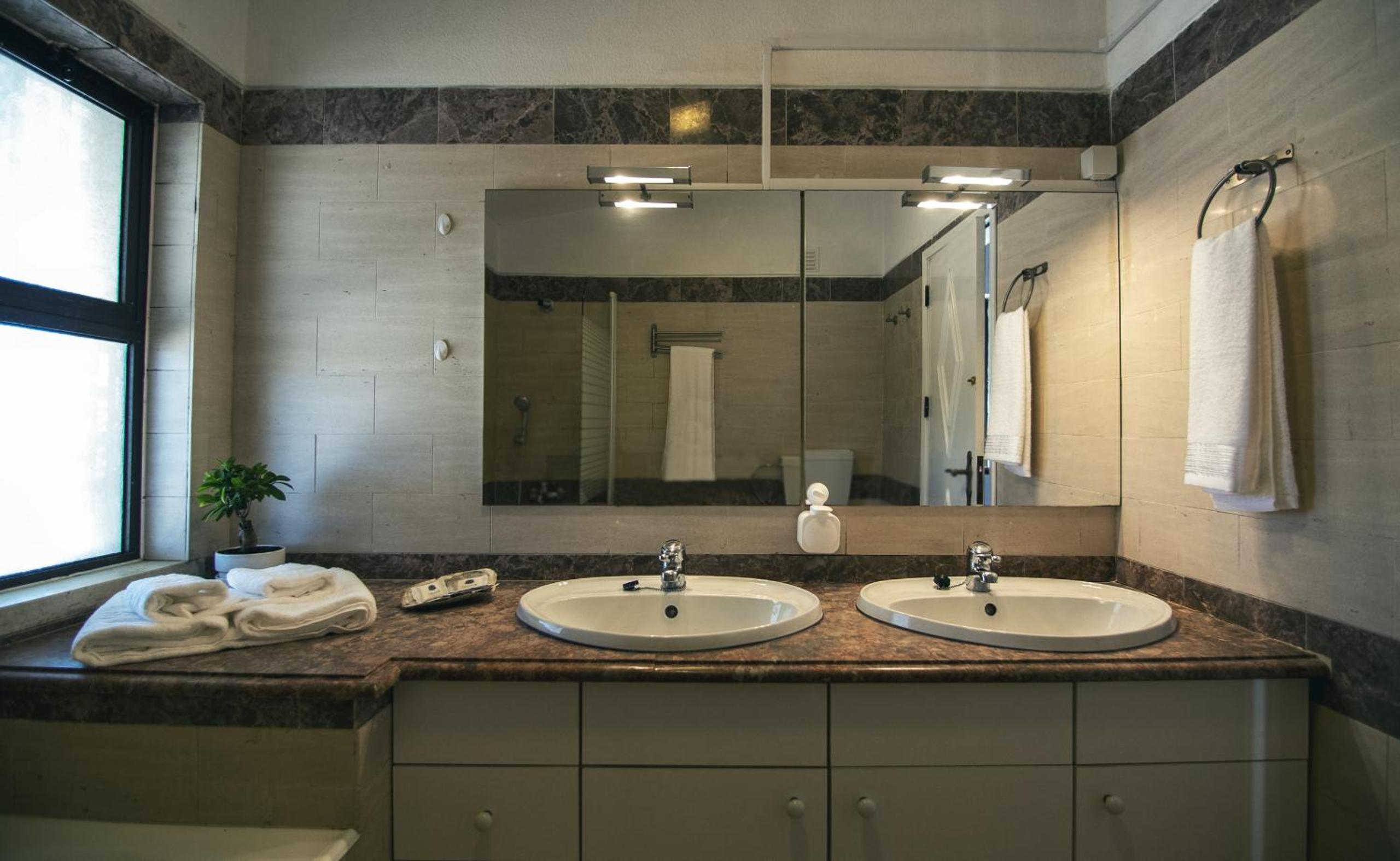 Double Room with Private Bathroom photo 2
