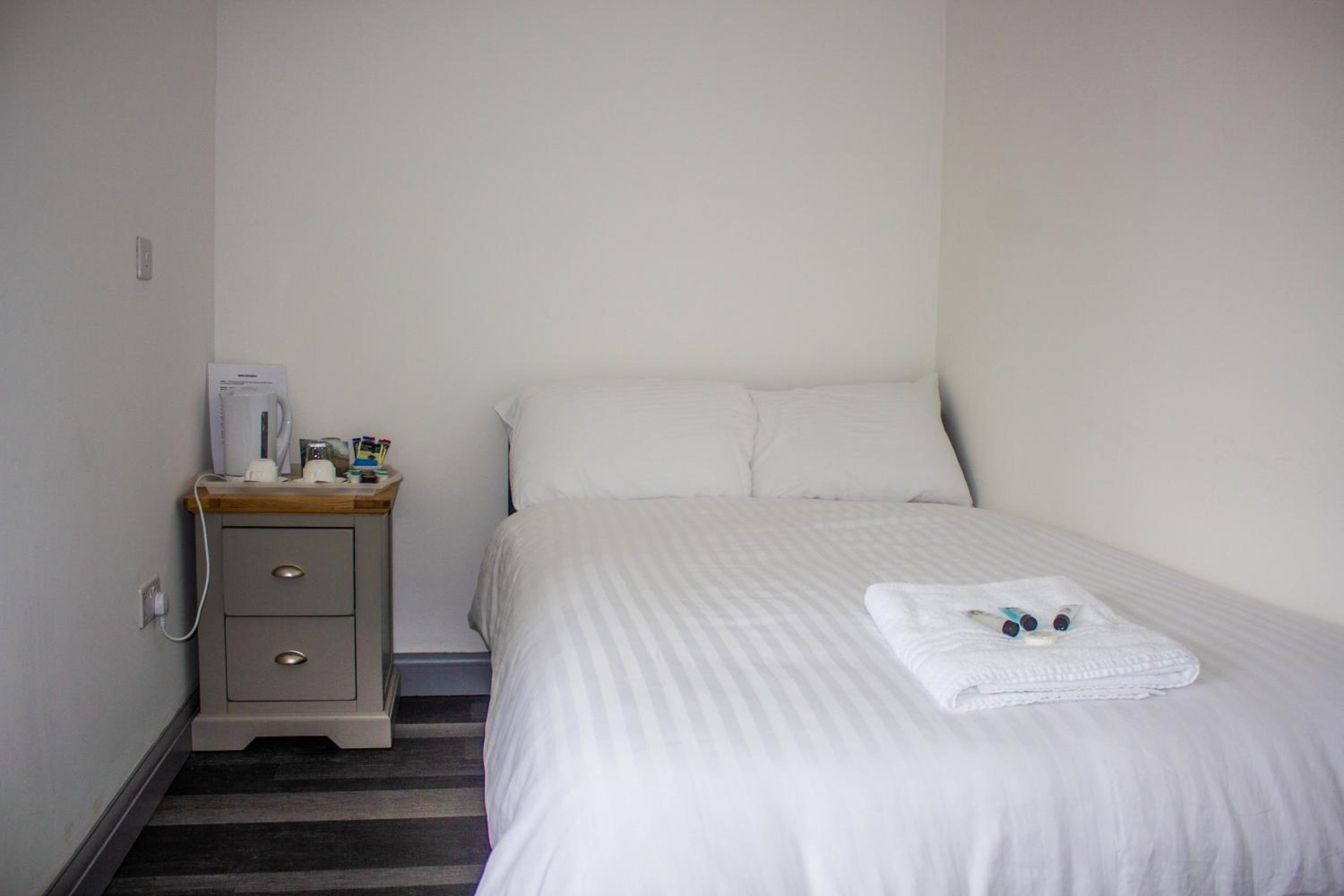 Single Room with Bathroom photo 1