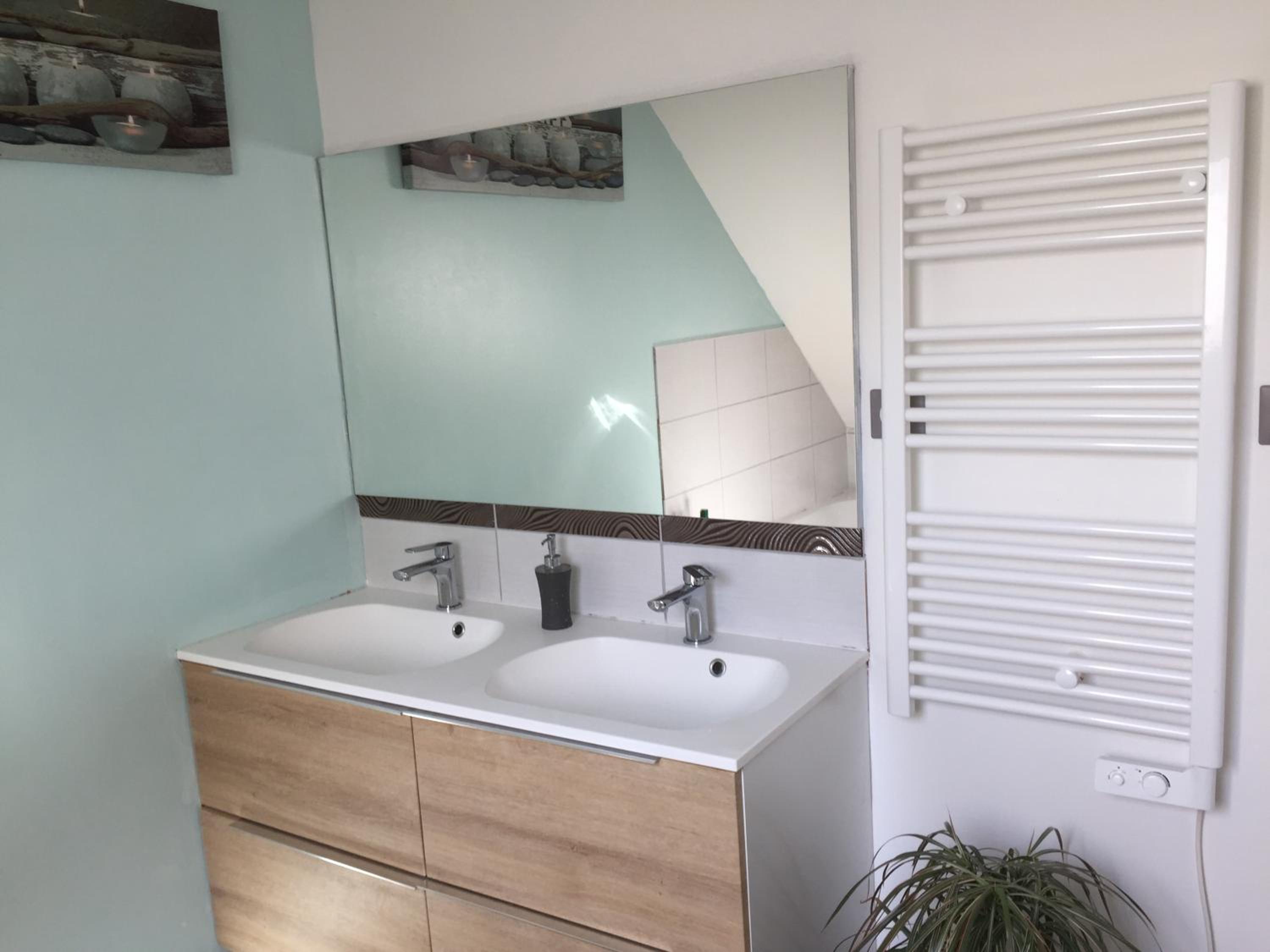 Deluxe Double Room with Bath - Photo 2