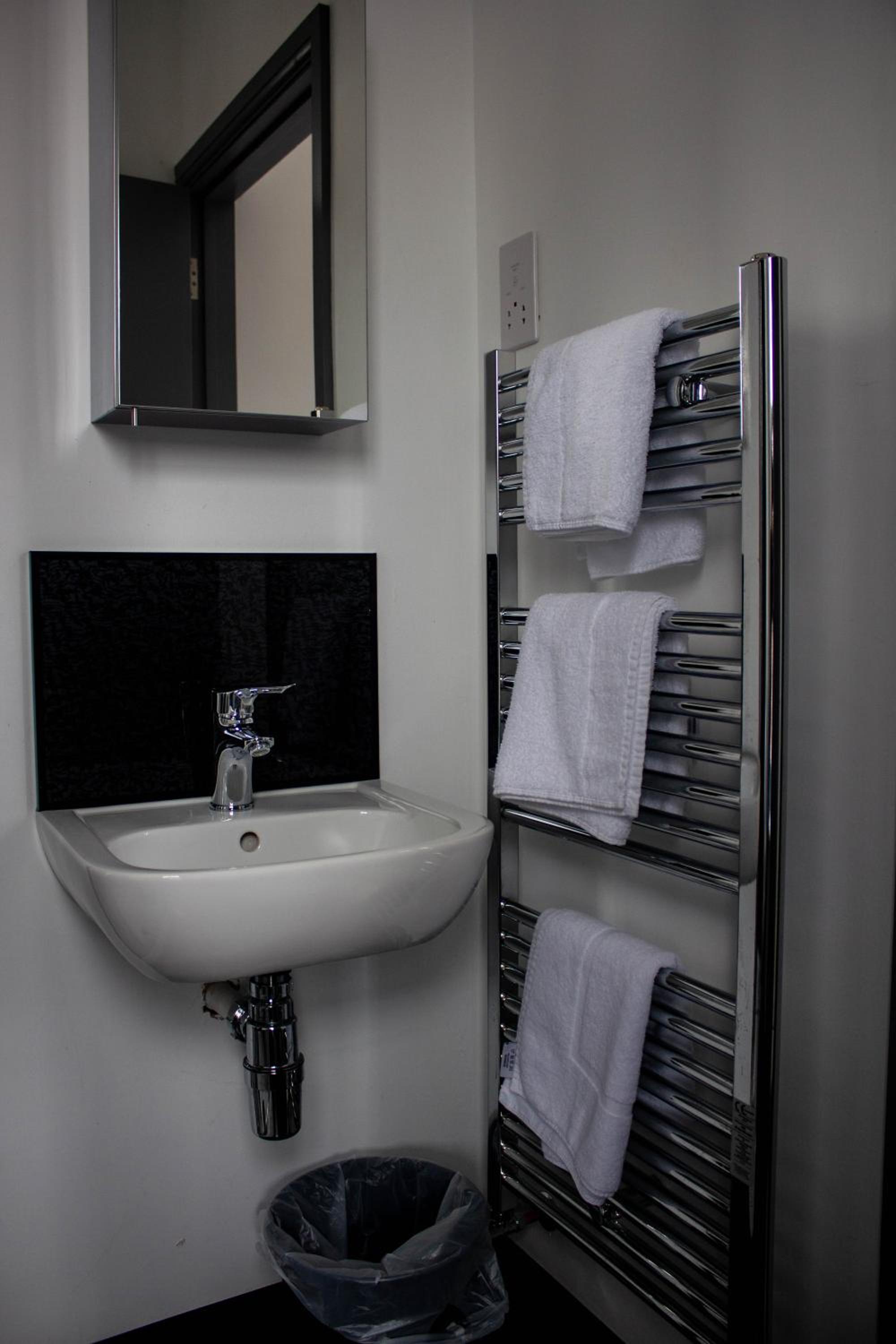 Single Room with Bathroom photo 2