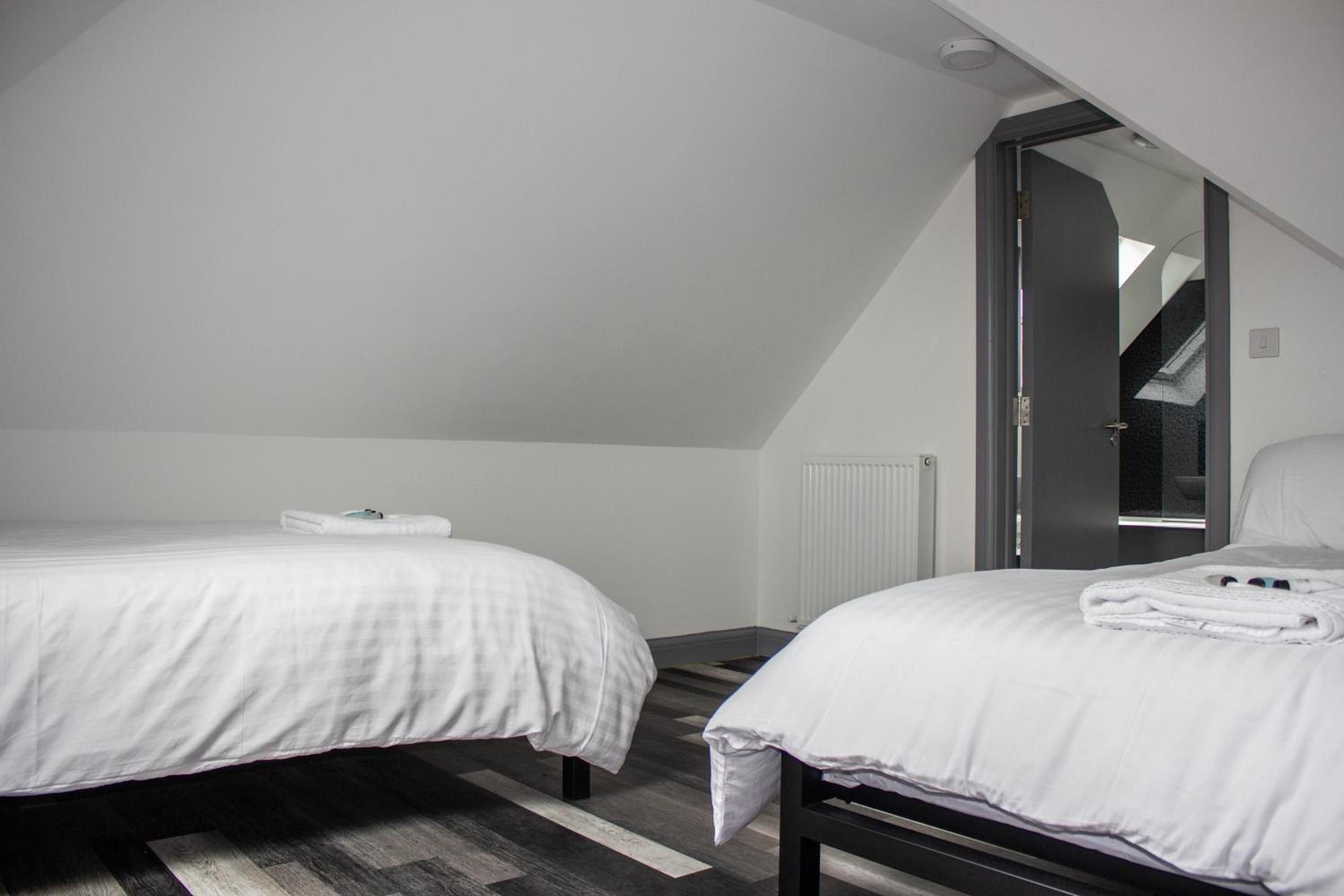 Double or Twin Room - Photo 2