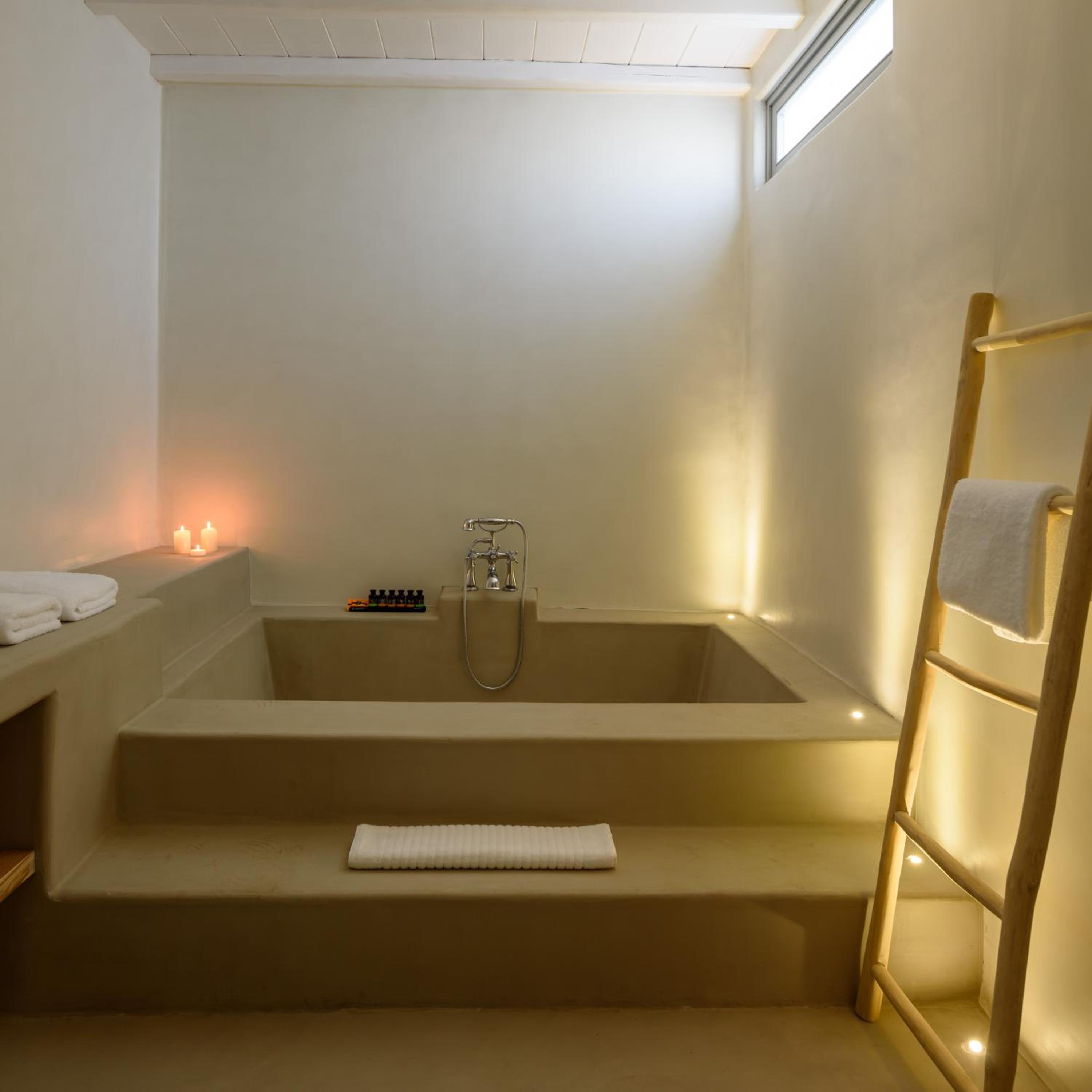 Superior Suite with Sea View - Photo 4