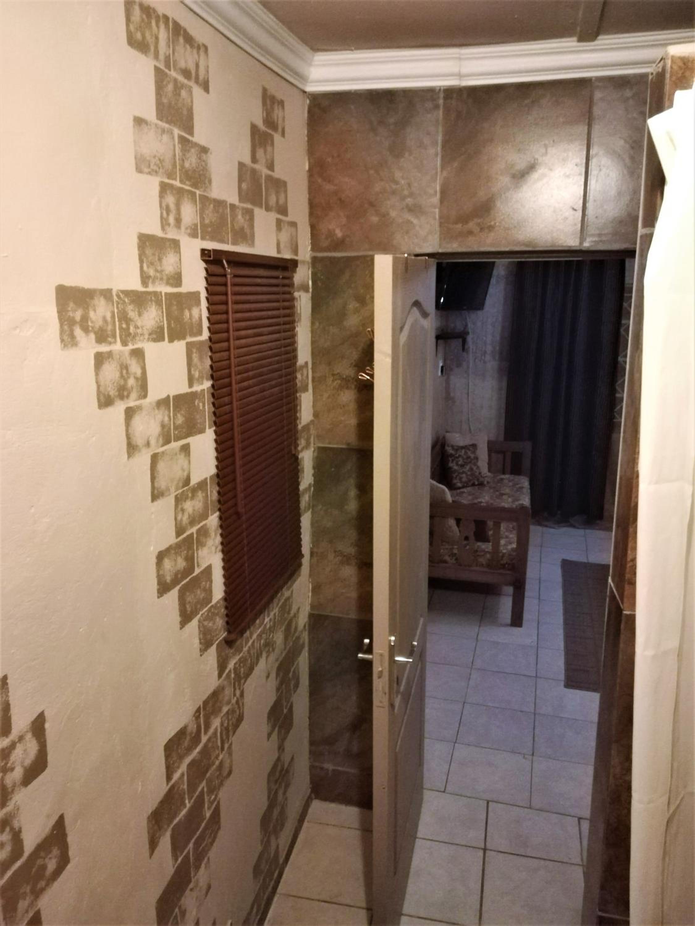 Double or Twin Room - Photo 4