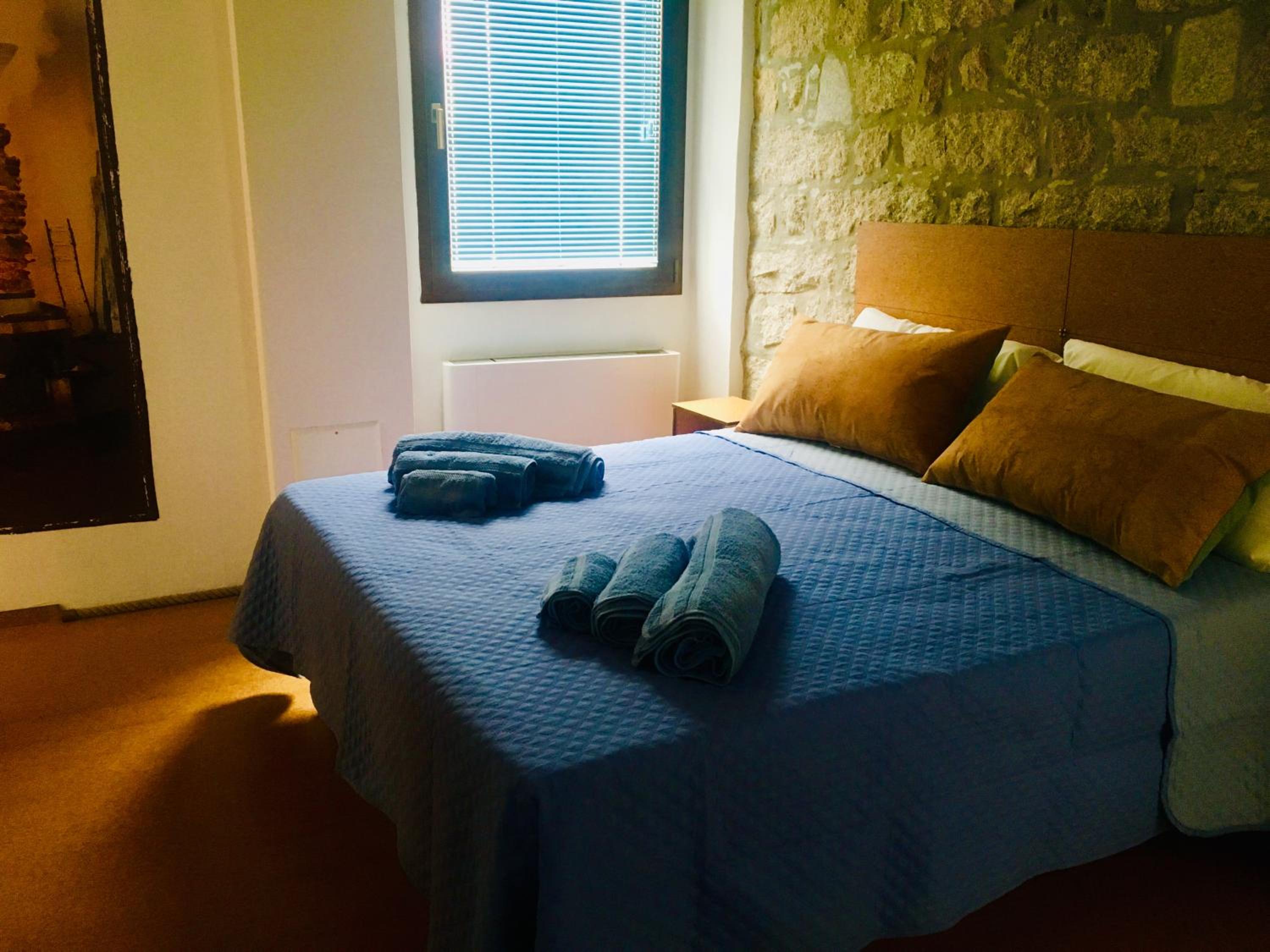 Deluxe Room (2 Adults + 1 Child) - Photo 2