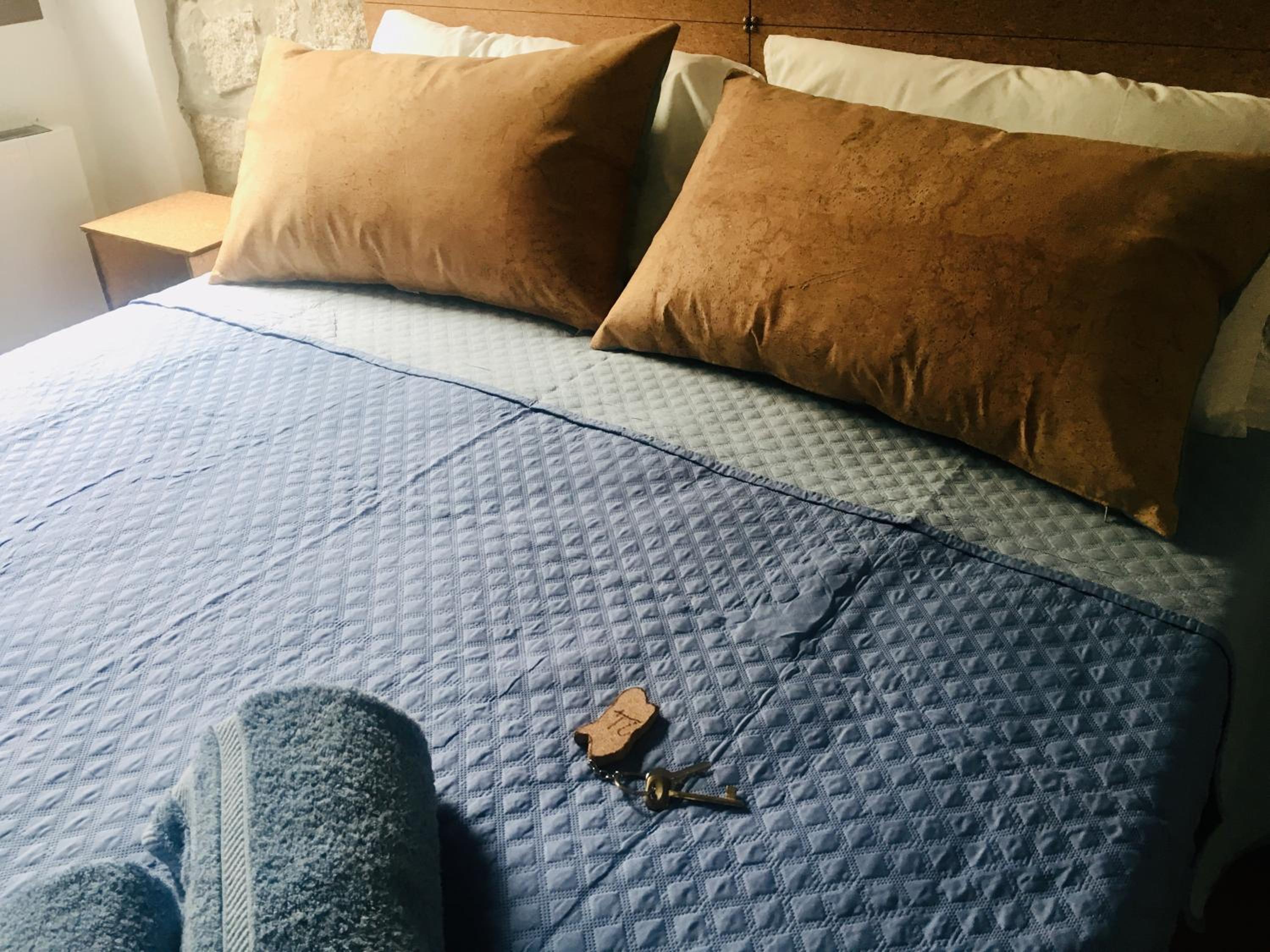 Deluxe Room (2 Adults + 1 Child) - Photo 1
