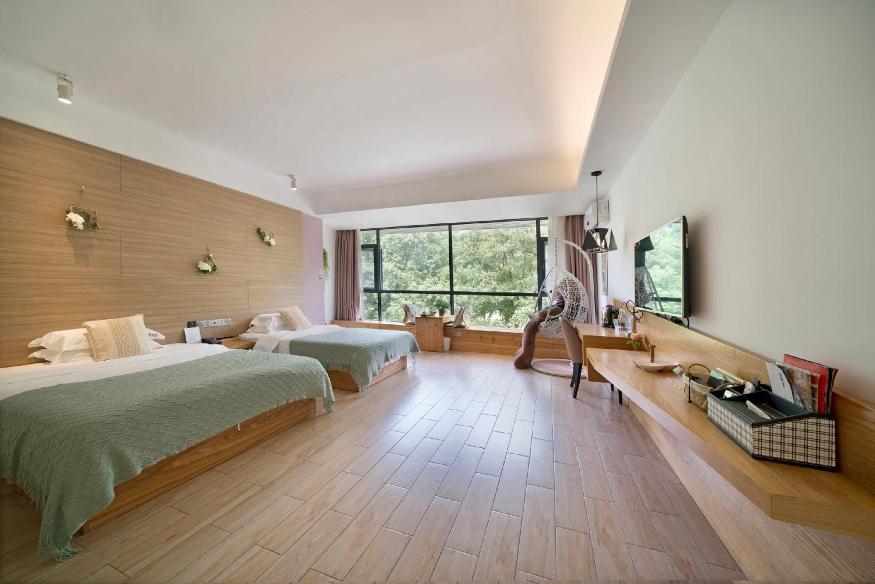 Standard Triple Room with Mountain View