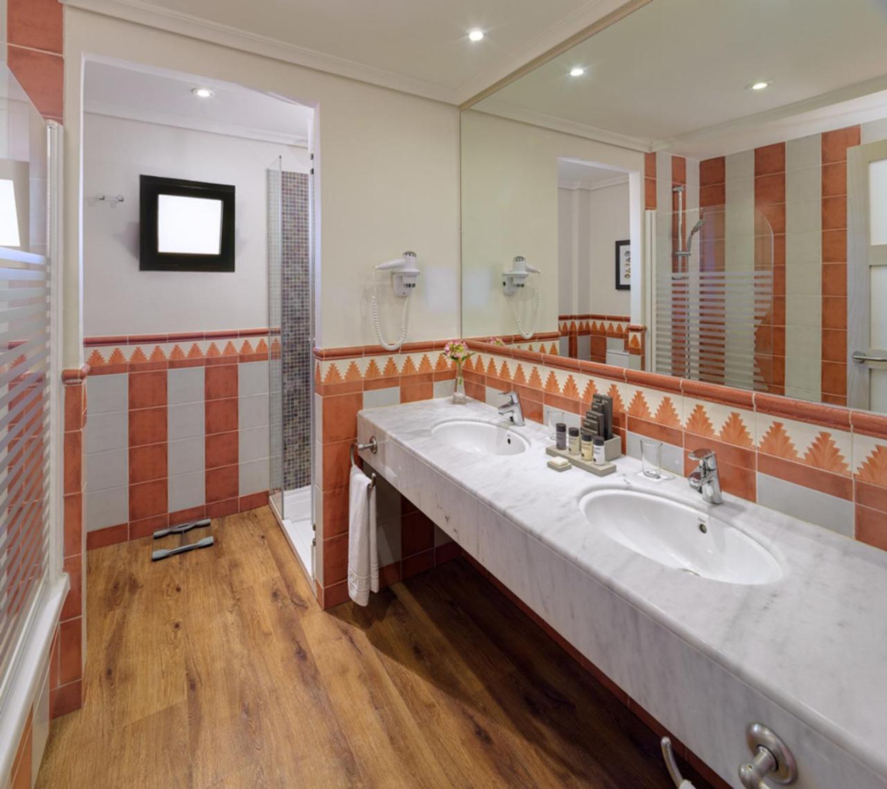 Junior Suite (2 Adults + 1 Child)