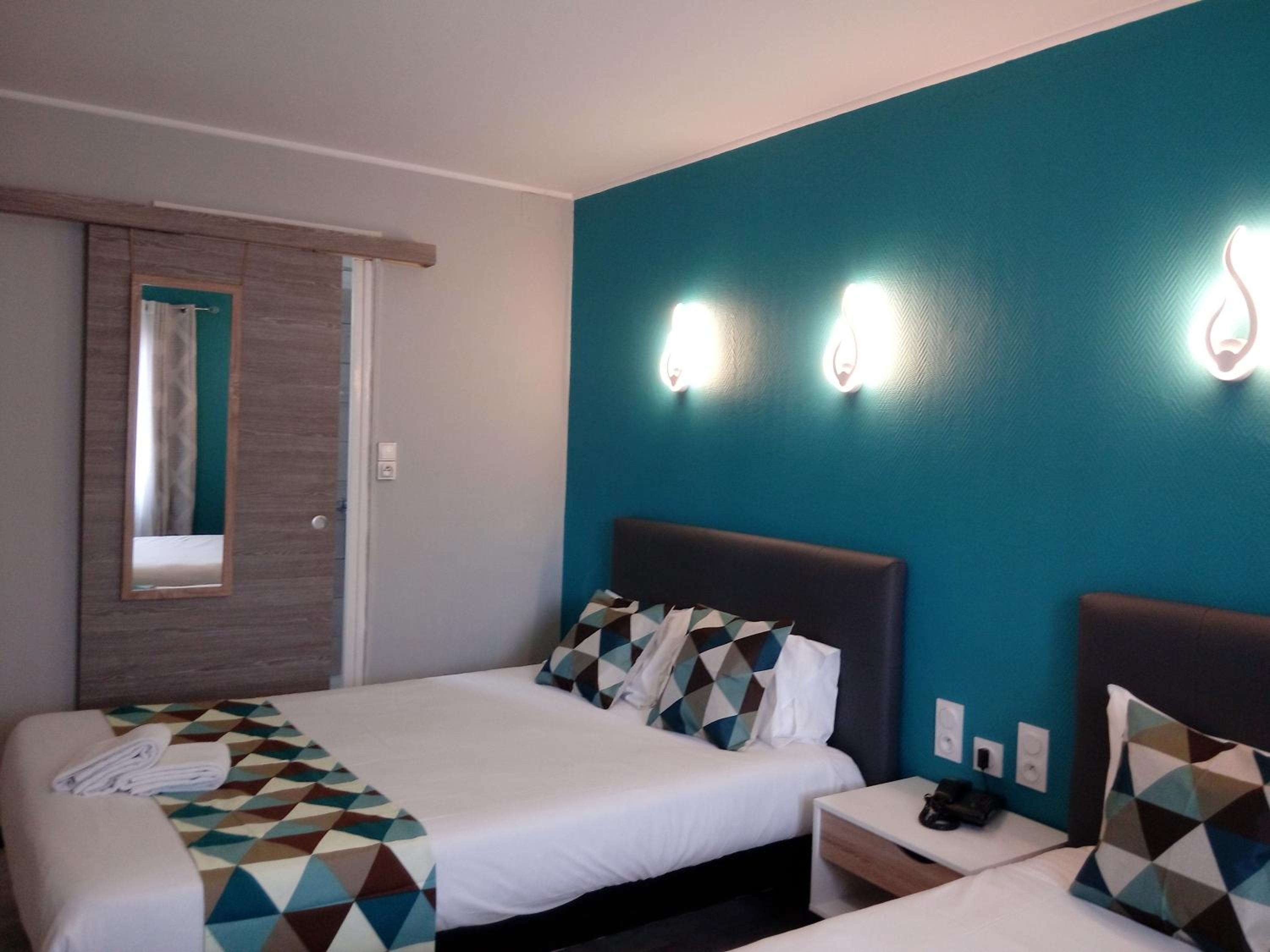 Quadruple Room with Air Conditioning - Photo 1