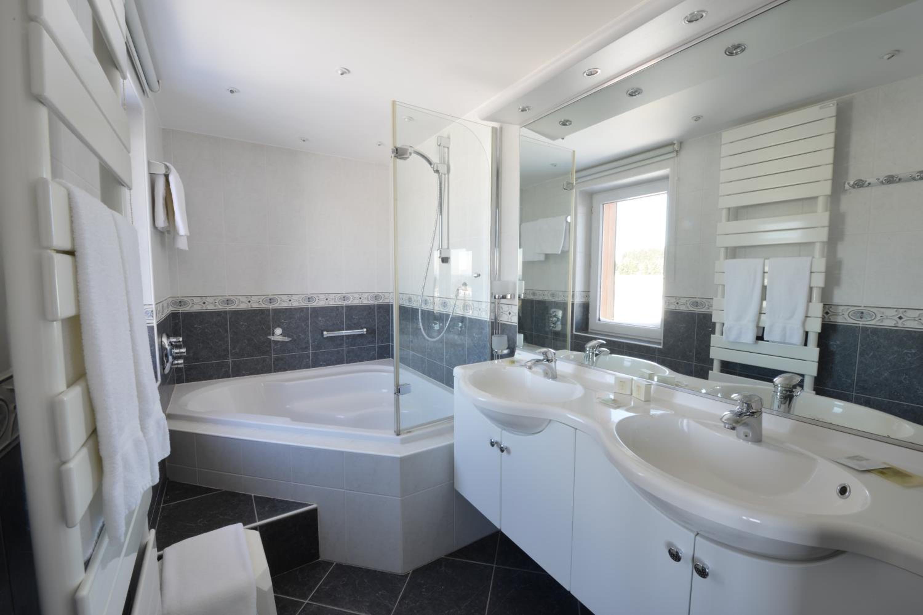 Deluxe Double Room with Garden View - Photo 2