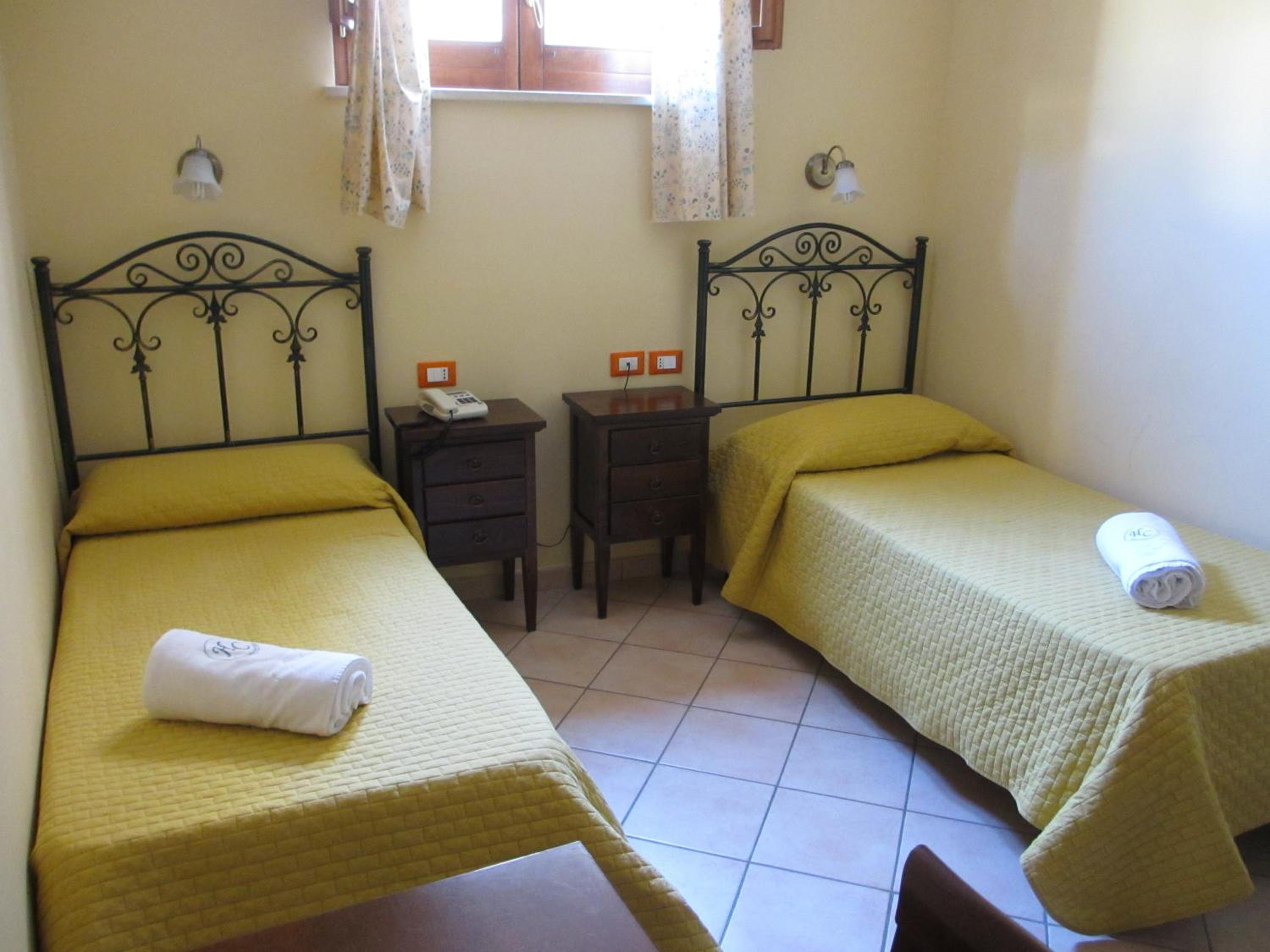 Twin Room - Photo 1