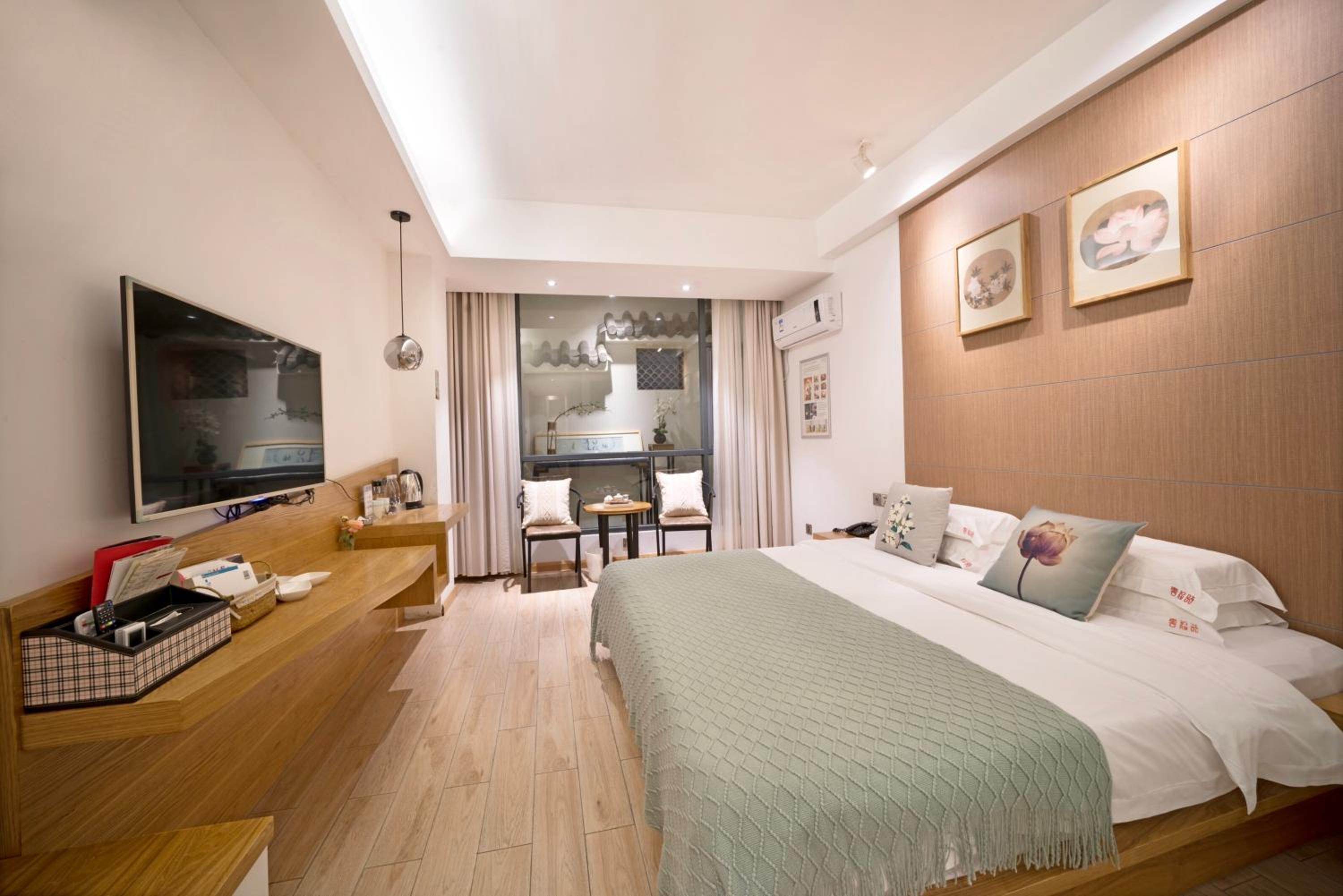Queen Room (No Window)