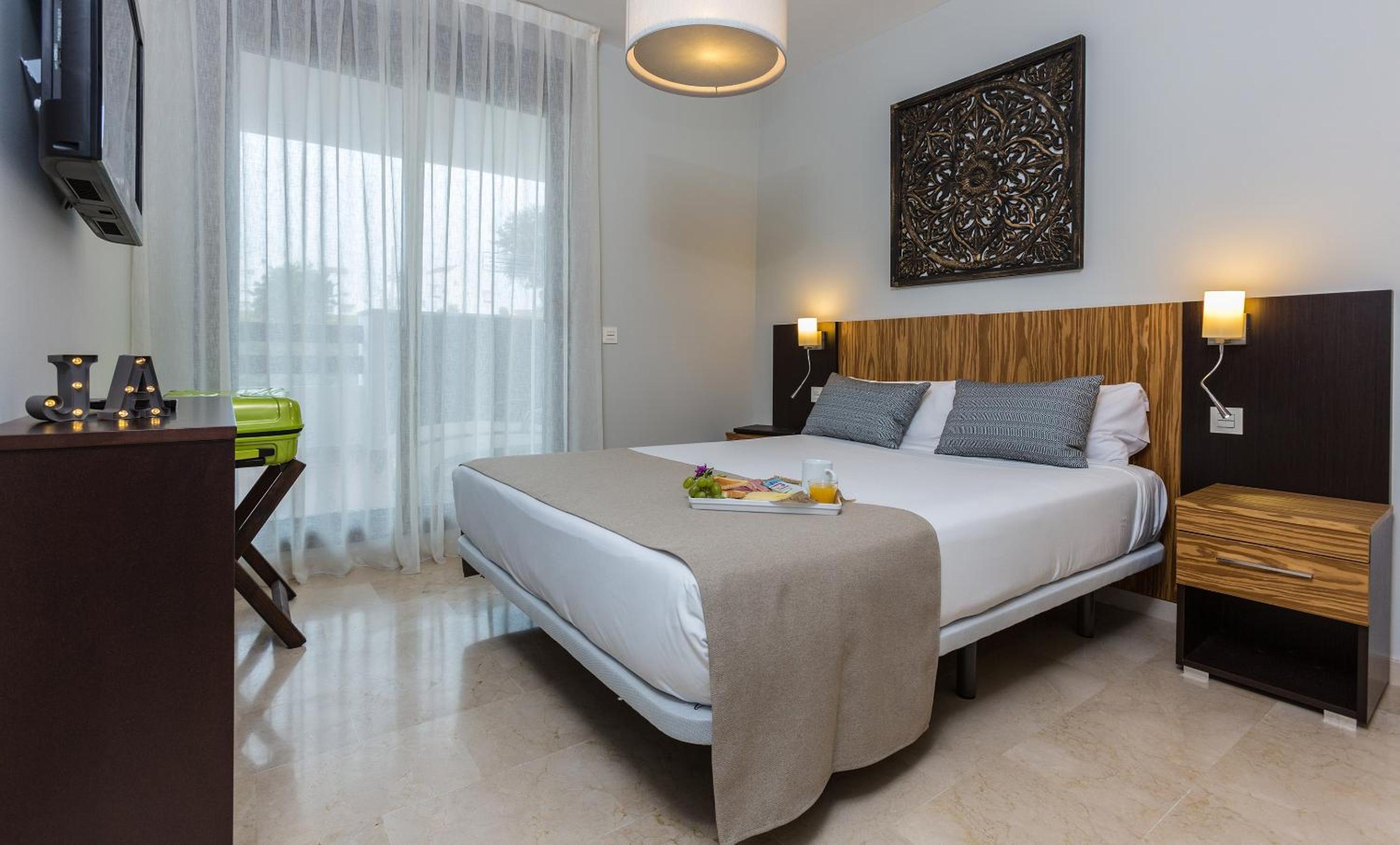 Apartment with Side Sea View
