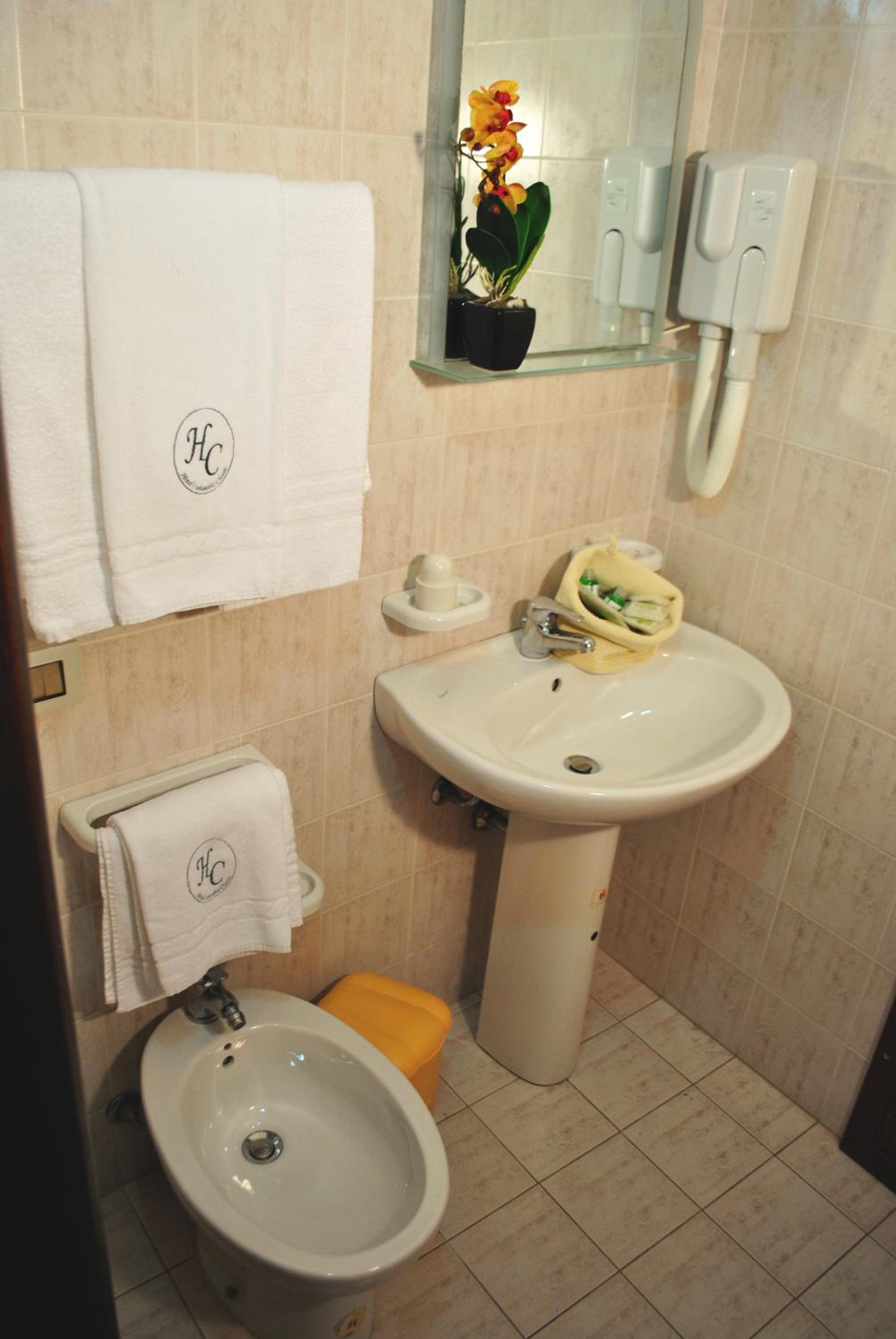 Twin Room - Photo 4