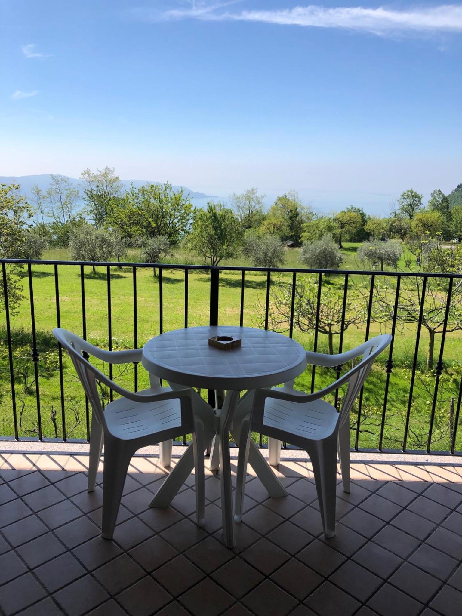 Deluxe Double or Twin Room with Lake View photo 3