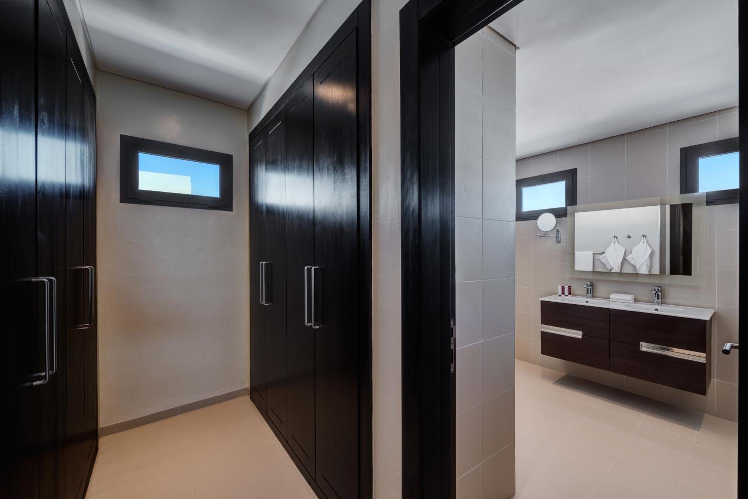 Villa with Private Pool and Golf View