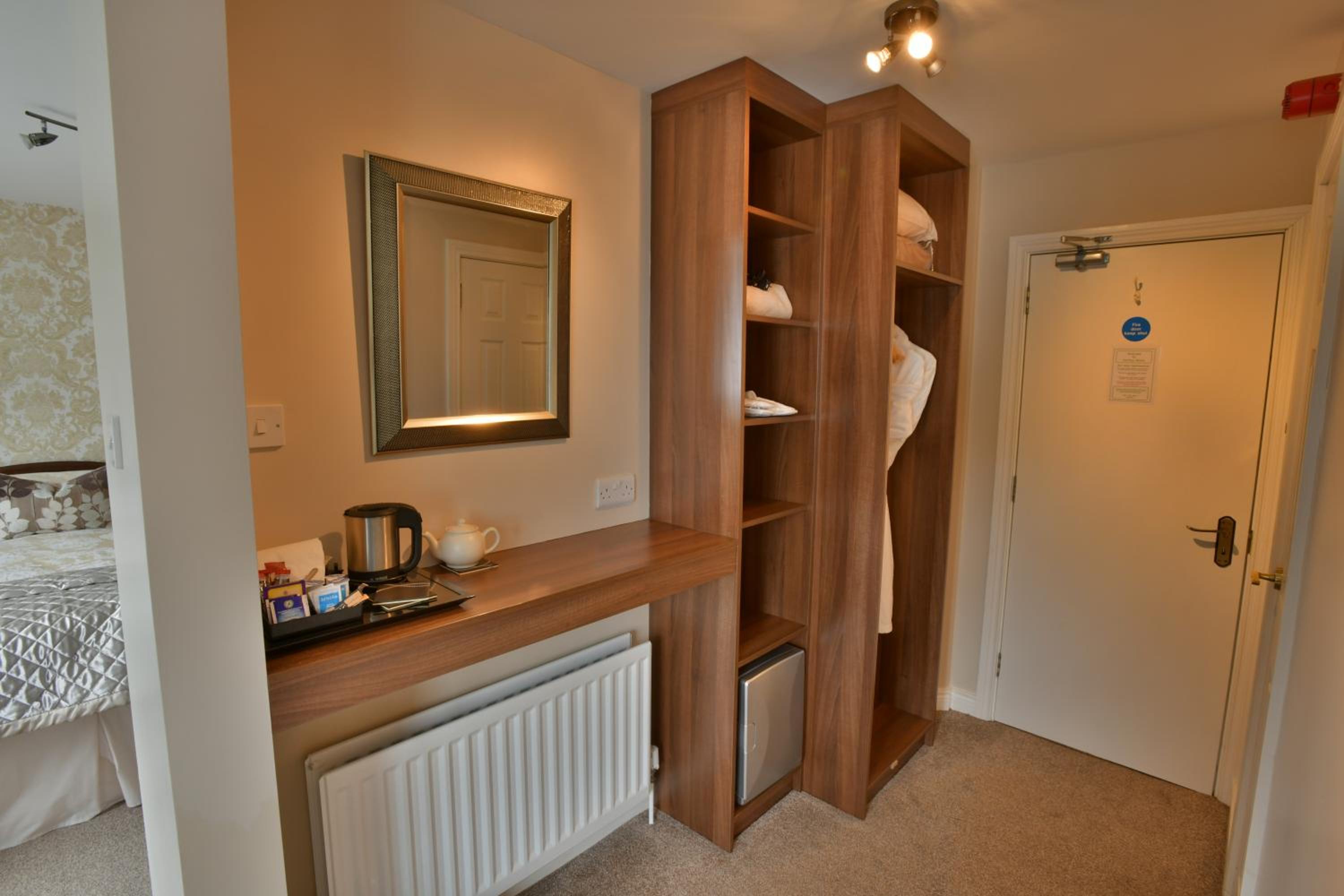 Deluxe Double or Twin Room - Photo 6
