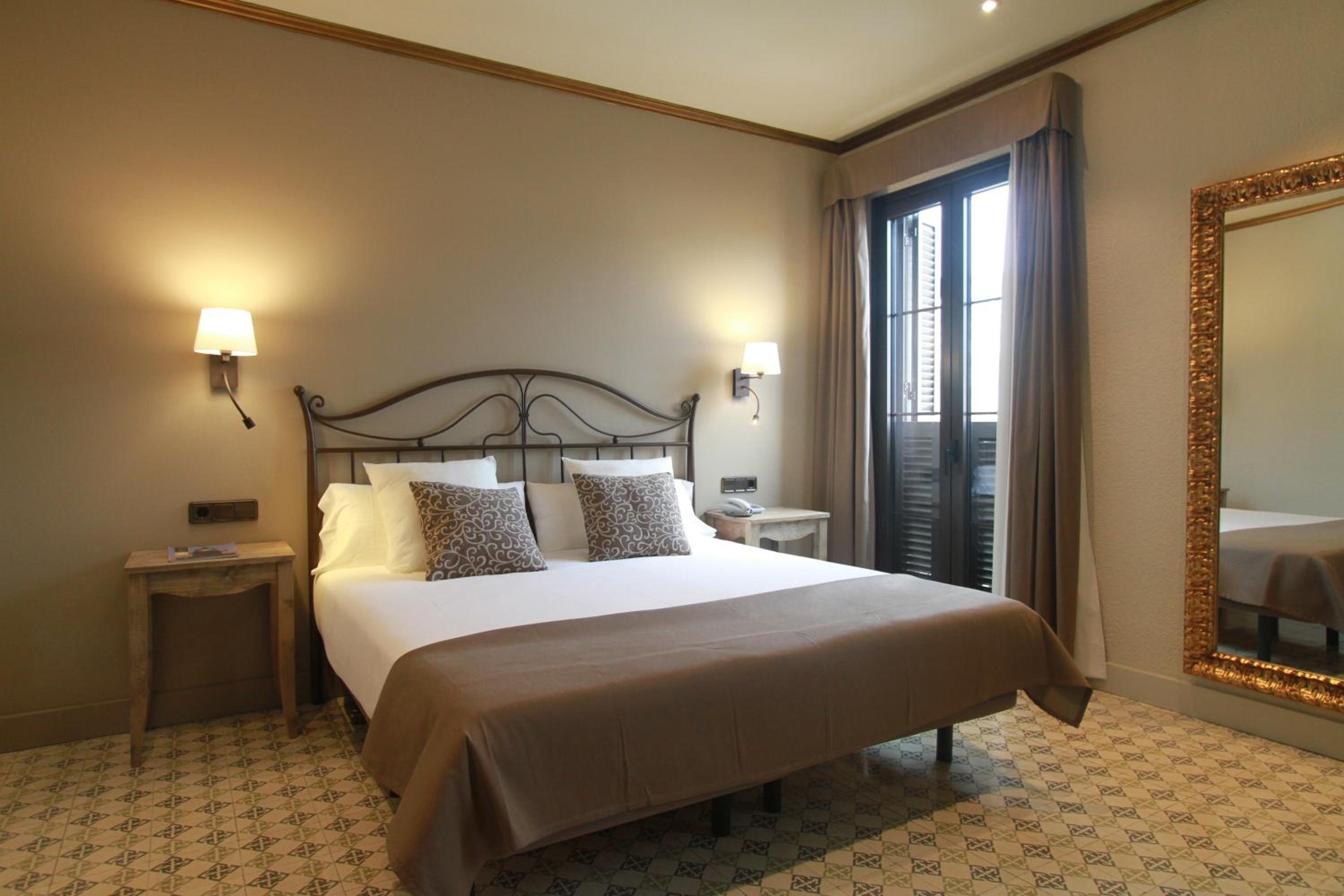 Double or Twin Room with Street View