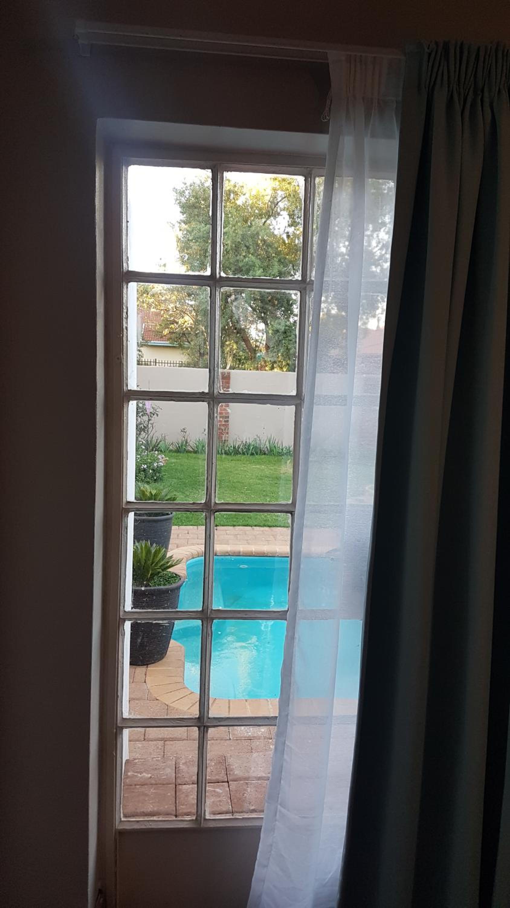 Standard Double Room - Photo 9