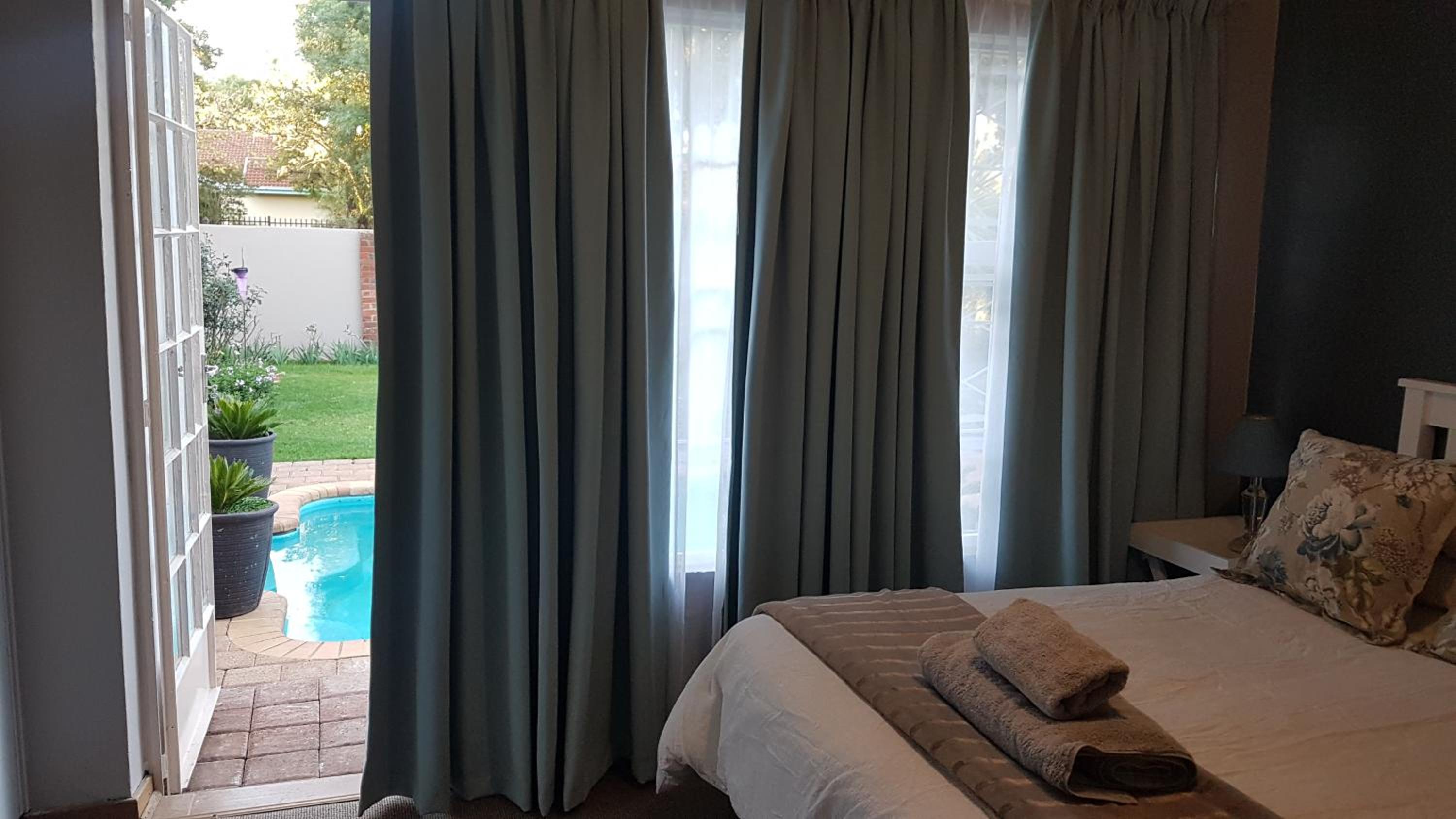Standard Double Room - Photo 8