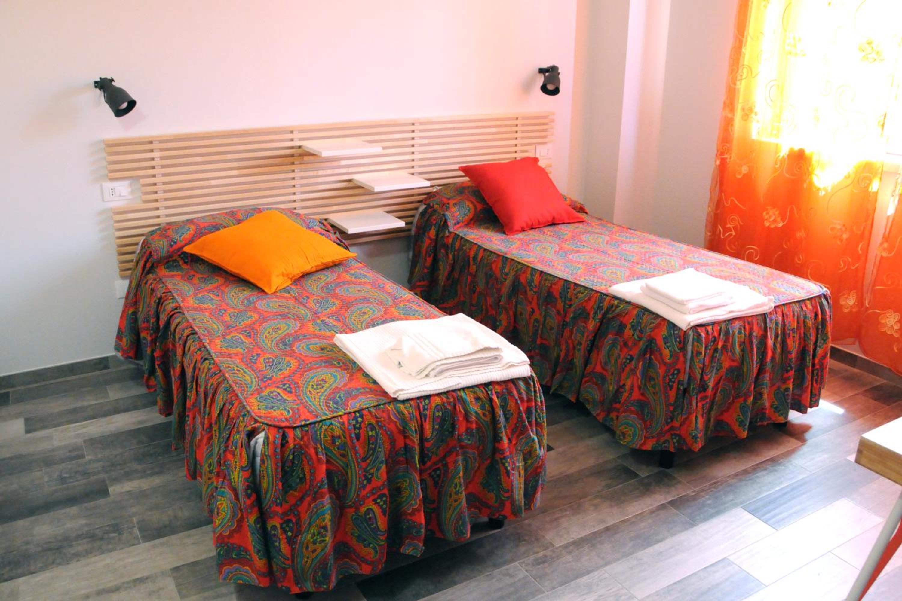Twin Room with Private Bathroom photo 3