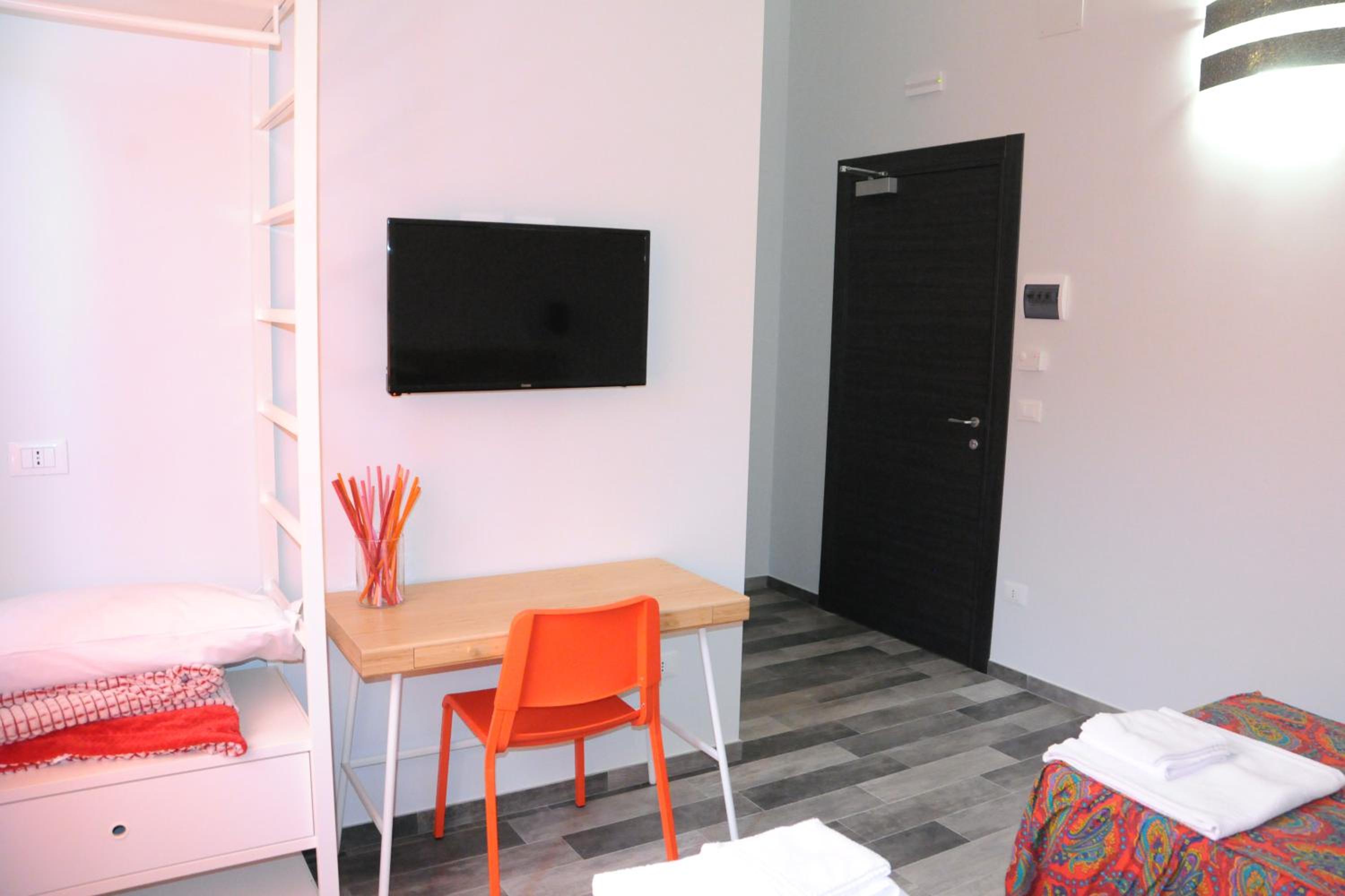 Twin Room with Private Bathroom photo 1