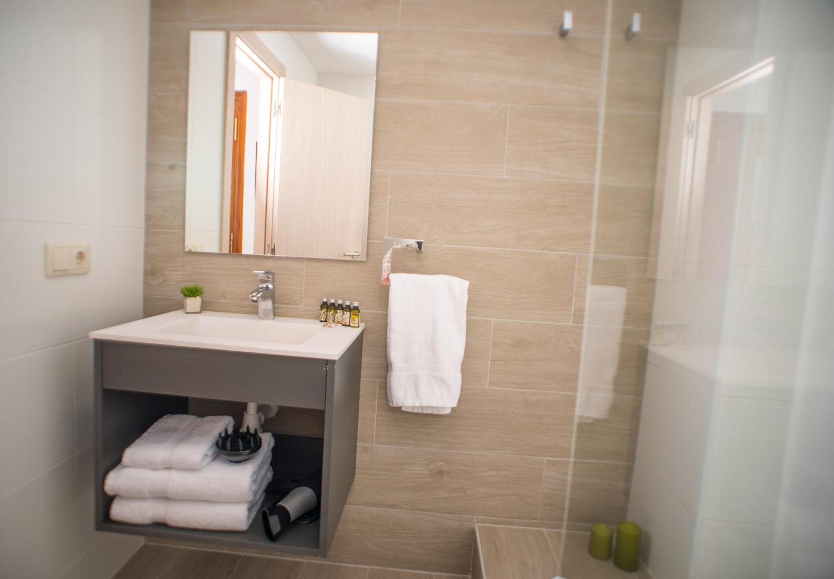 One-Bedroom Apartment - Photo 3
