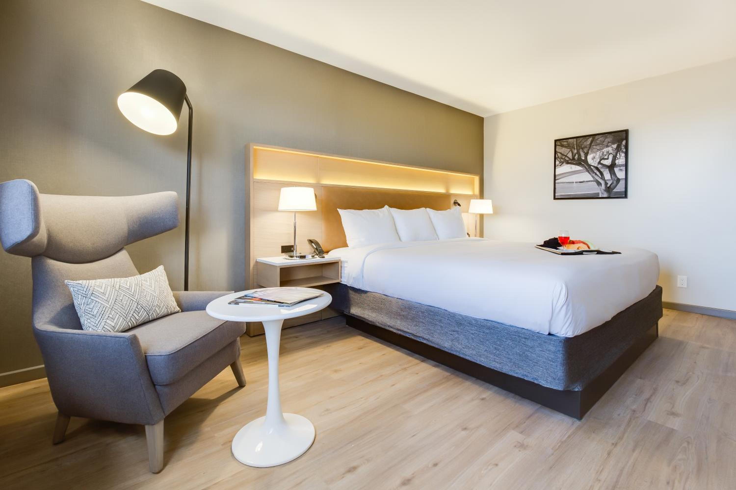 Business King Room - Non-Smoking - Photo 2