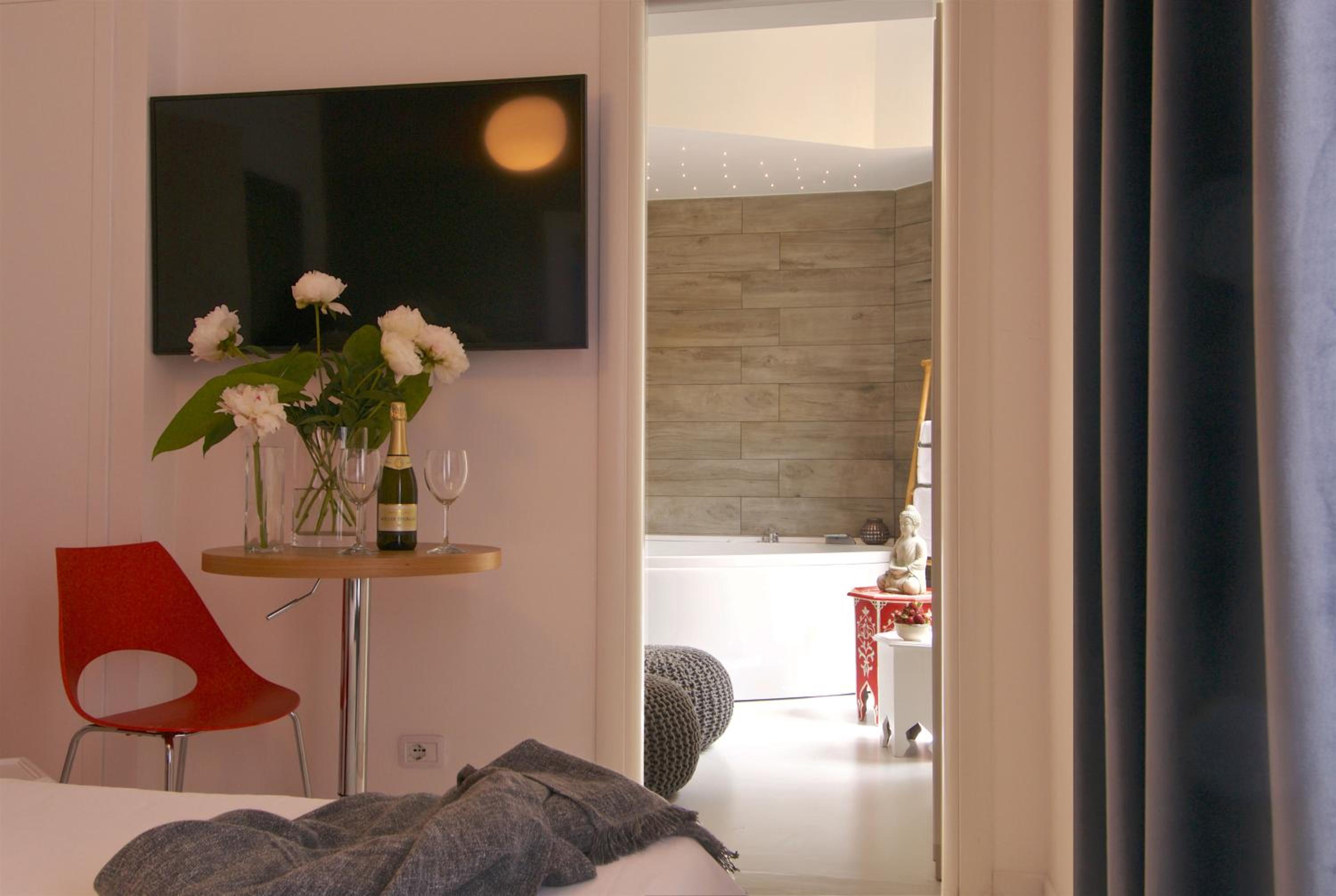 Suite with Spa Bath photo 2