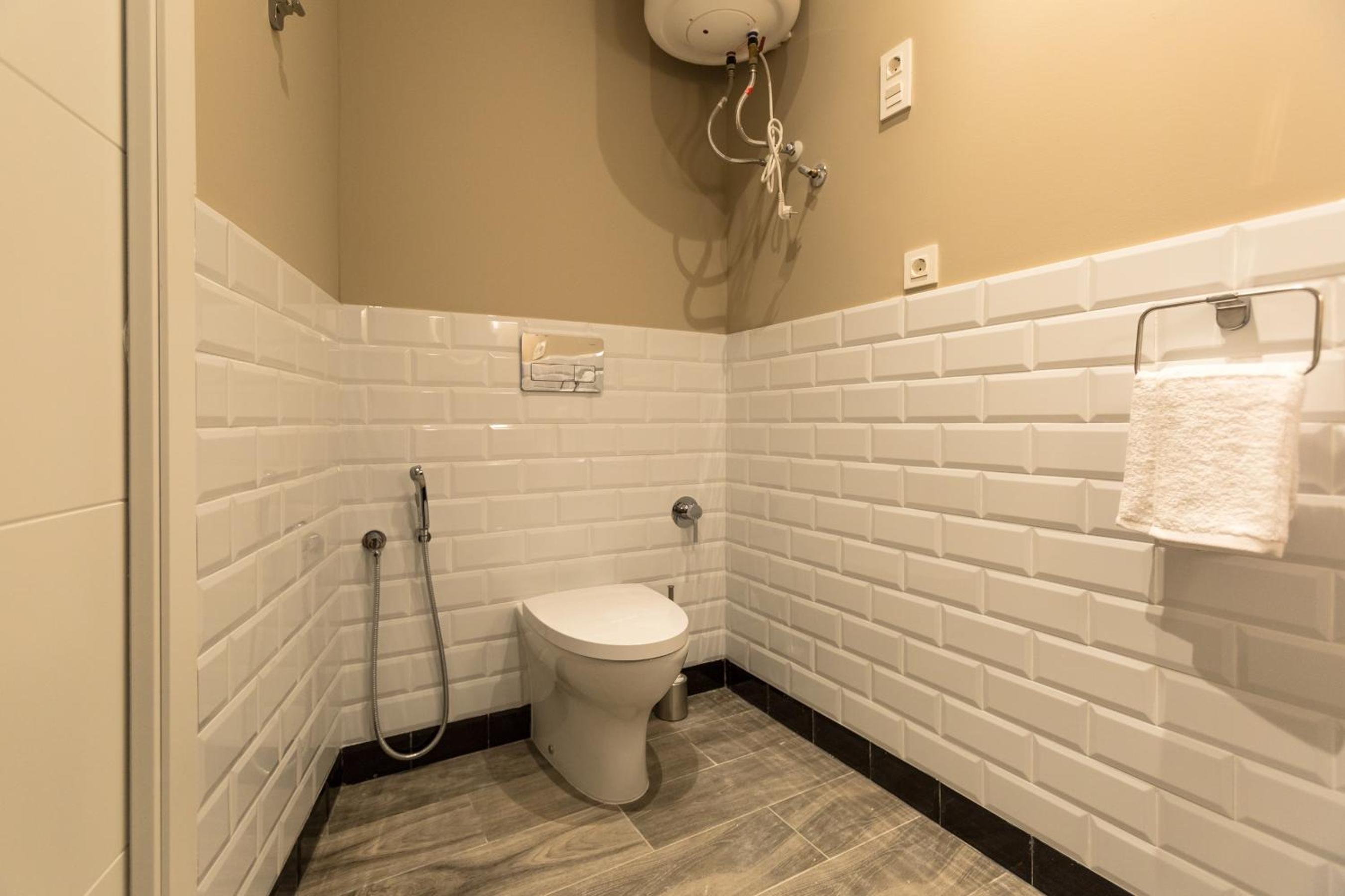 Single Room with Private Bathroom photo 3