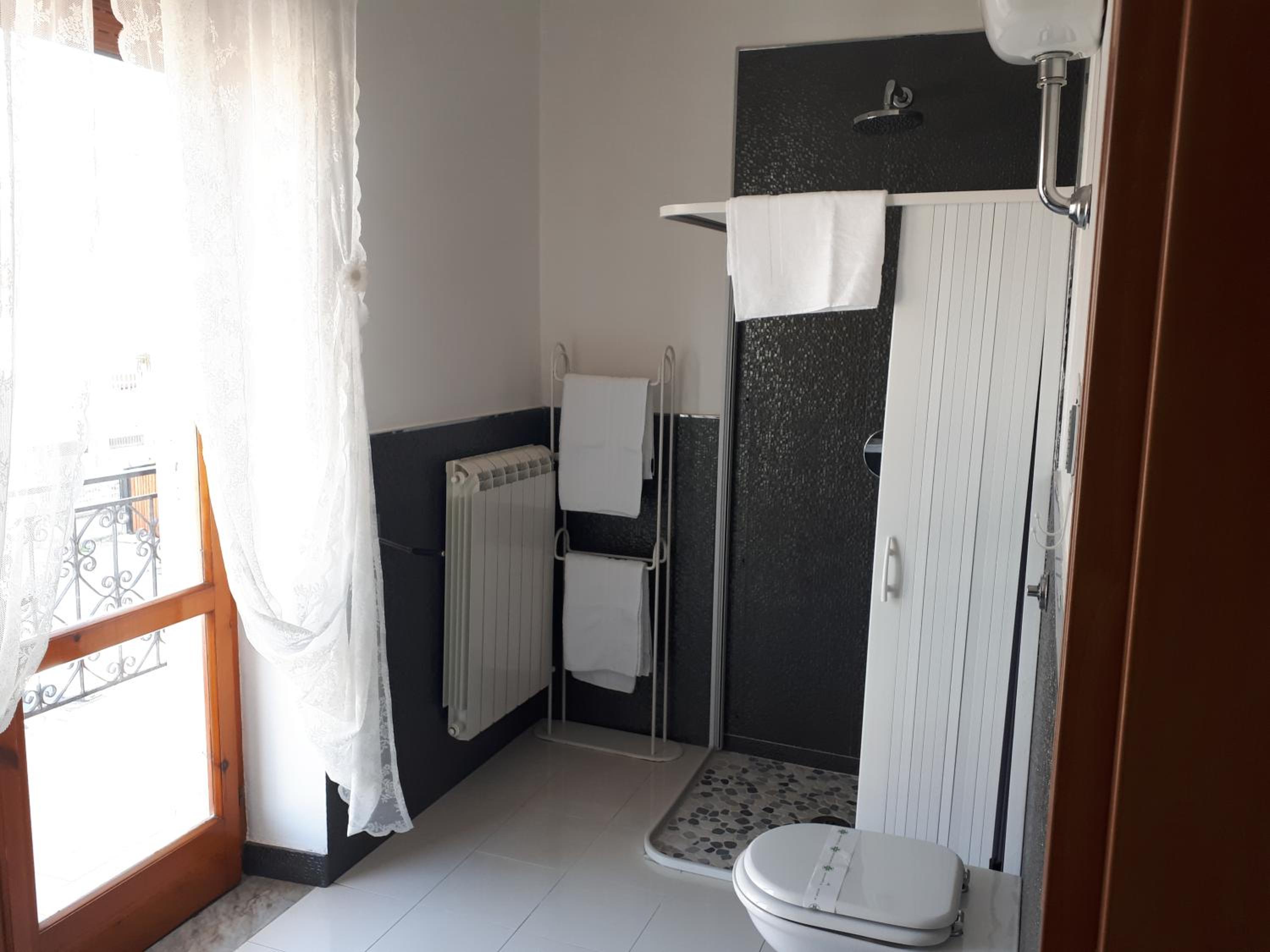 King Room with Balcony photo 2