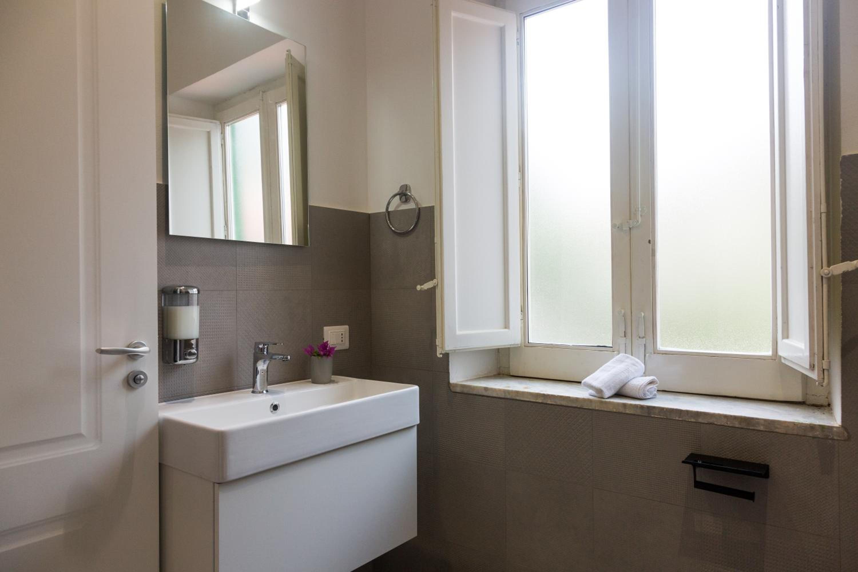 Studio Apartment - Photo 9