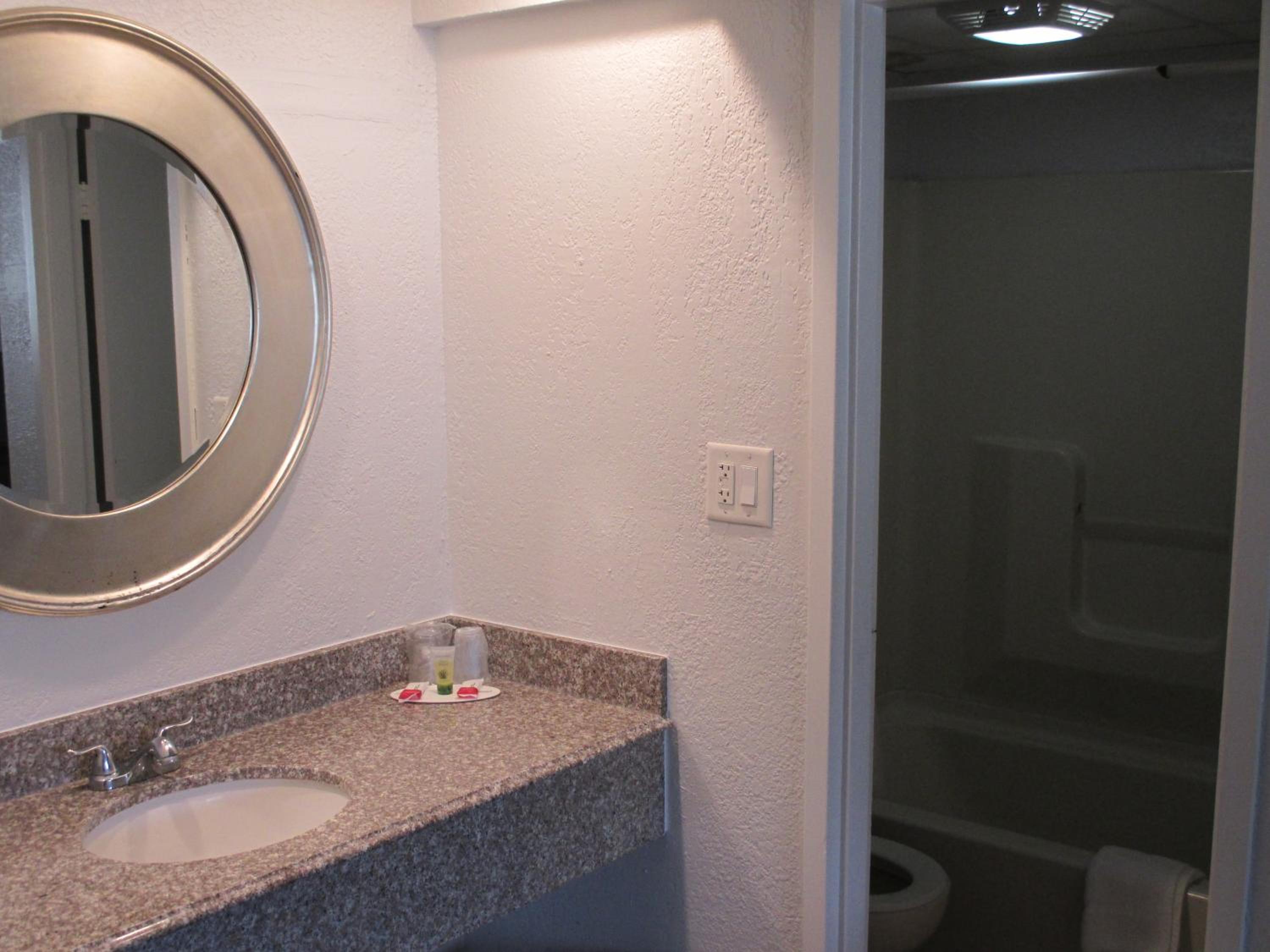 King Room - Non-Smoking photo 3