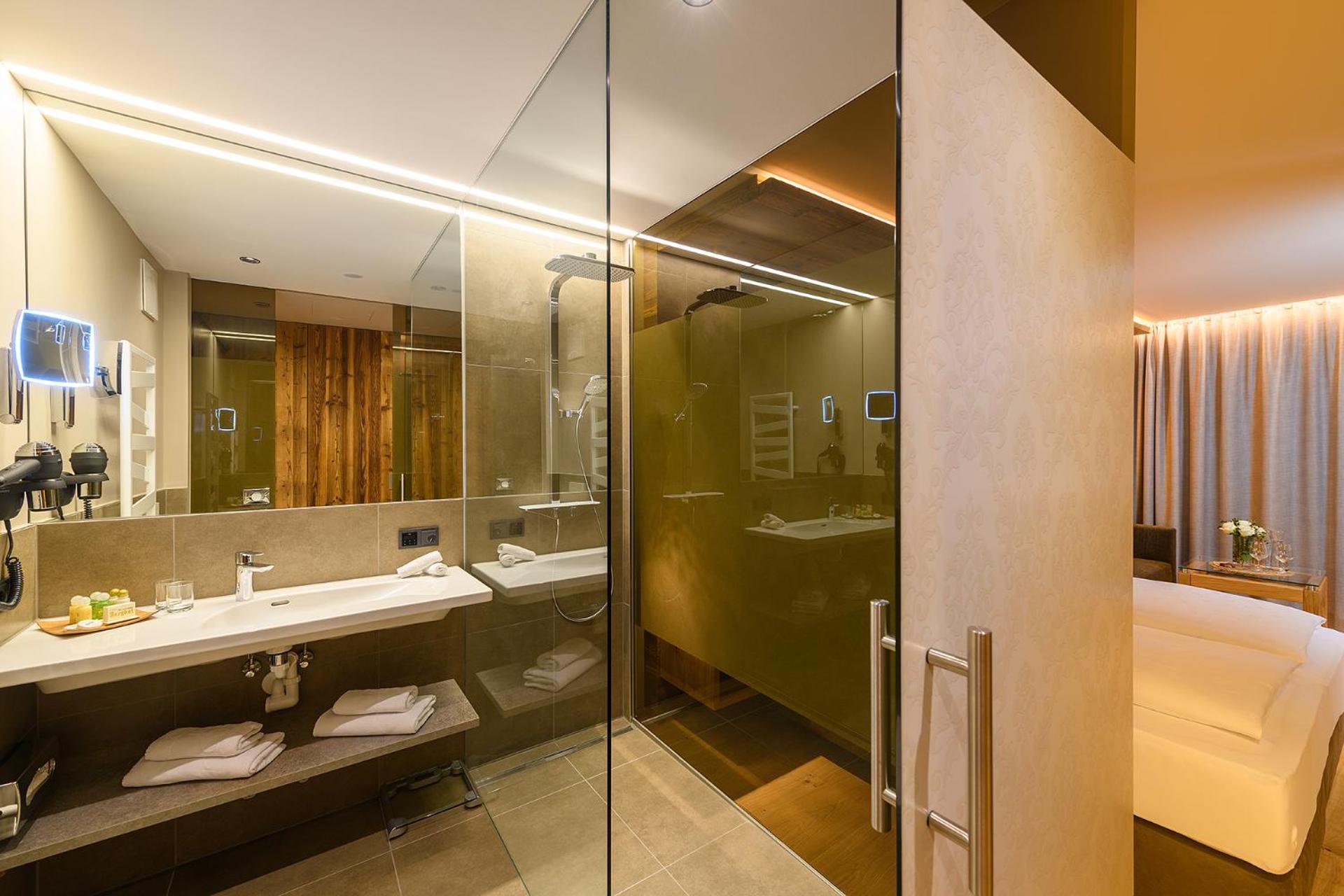 Double Room Deluxe - Photo 2