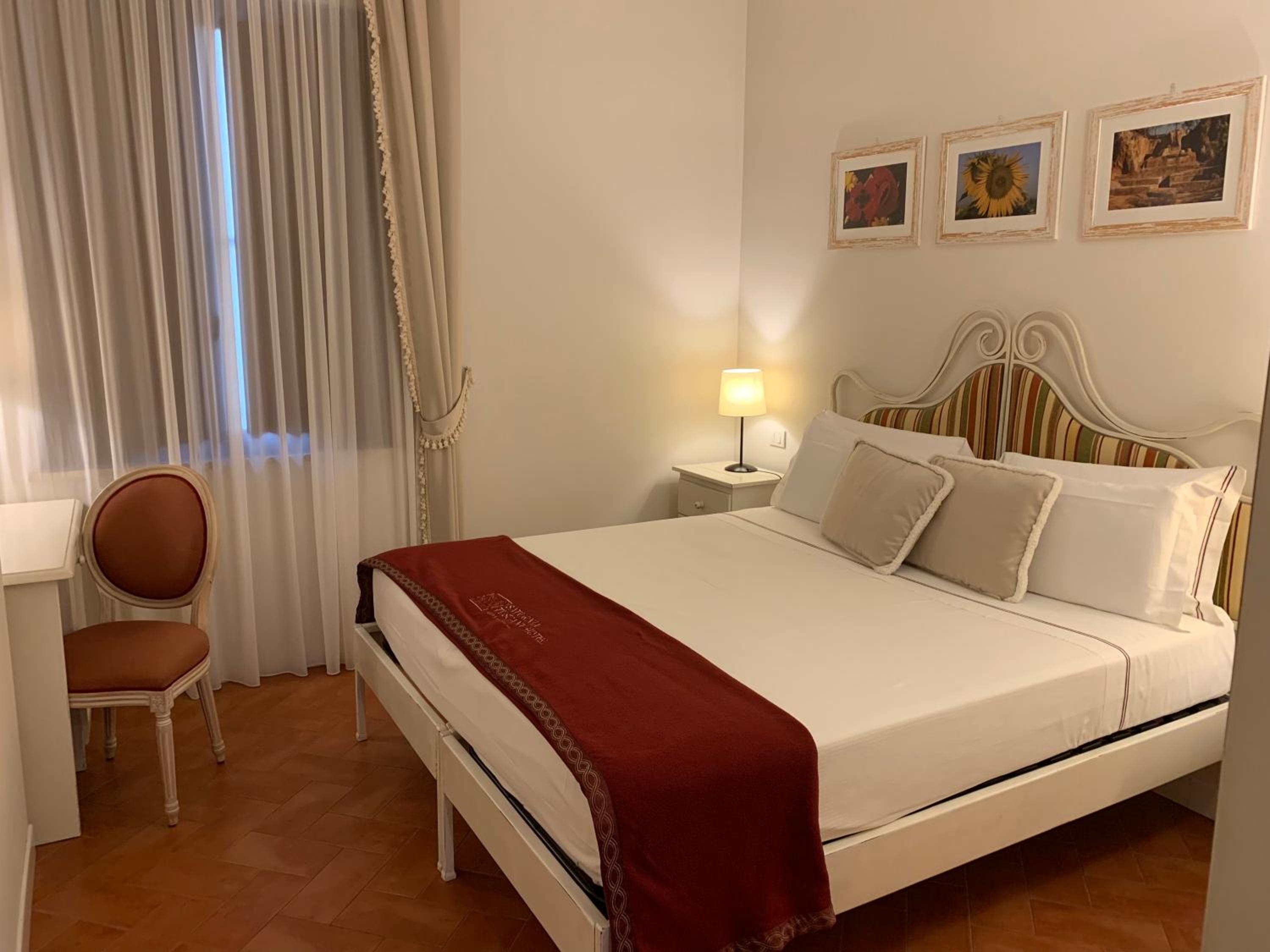 Small Double Room - Photo 36