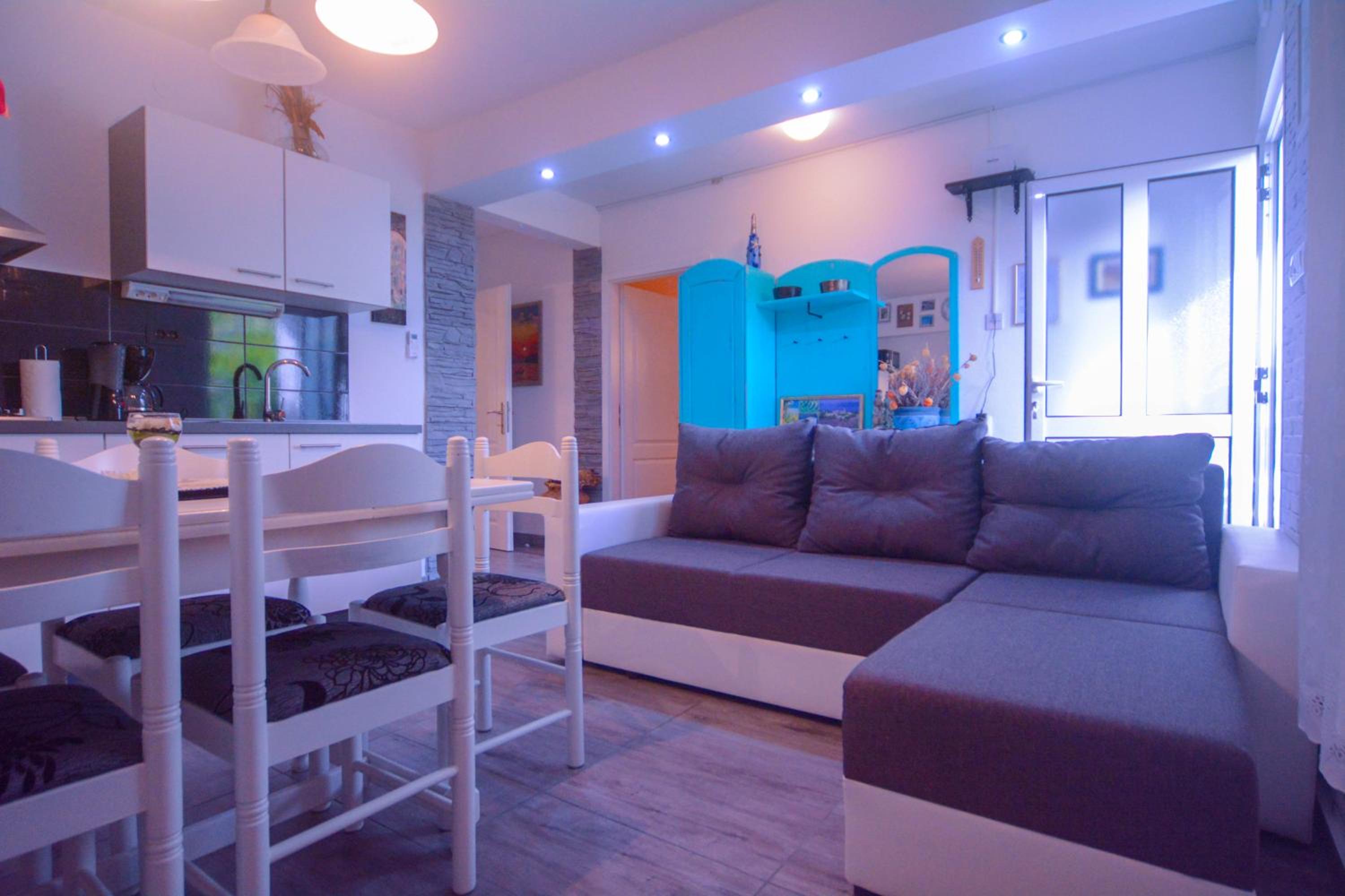 Apartment - Ground Floor - Photo 1