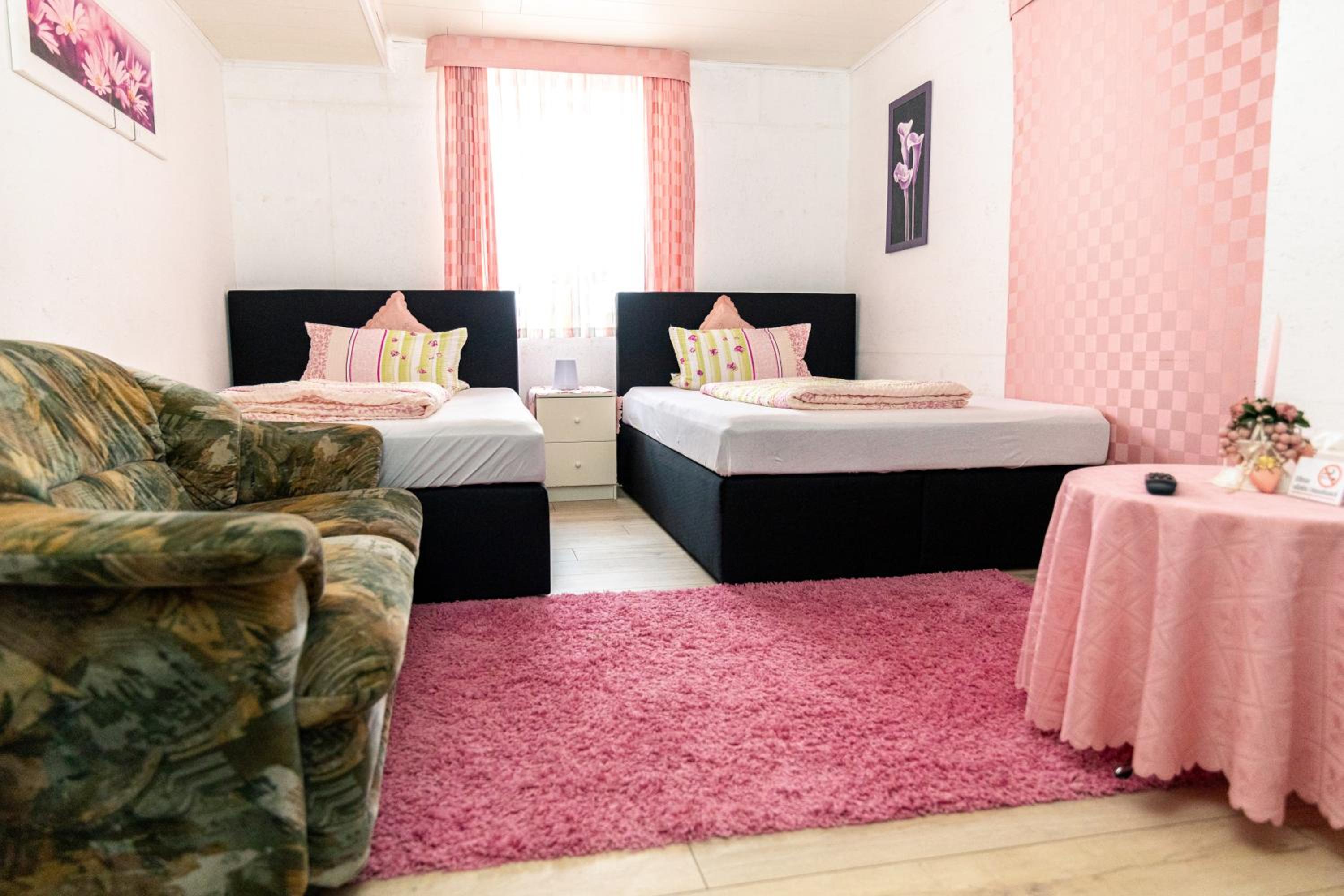 Quadruple Room with Shared Bathroom
