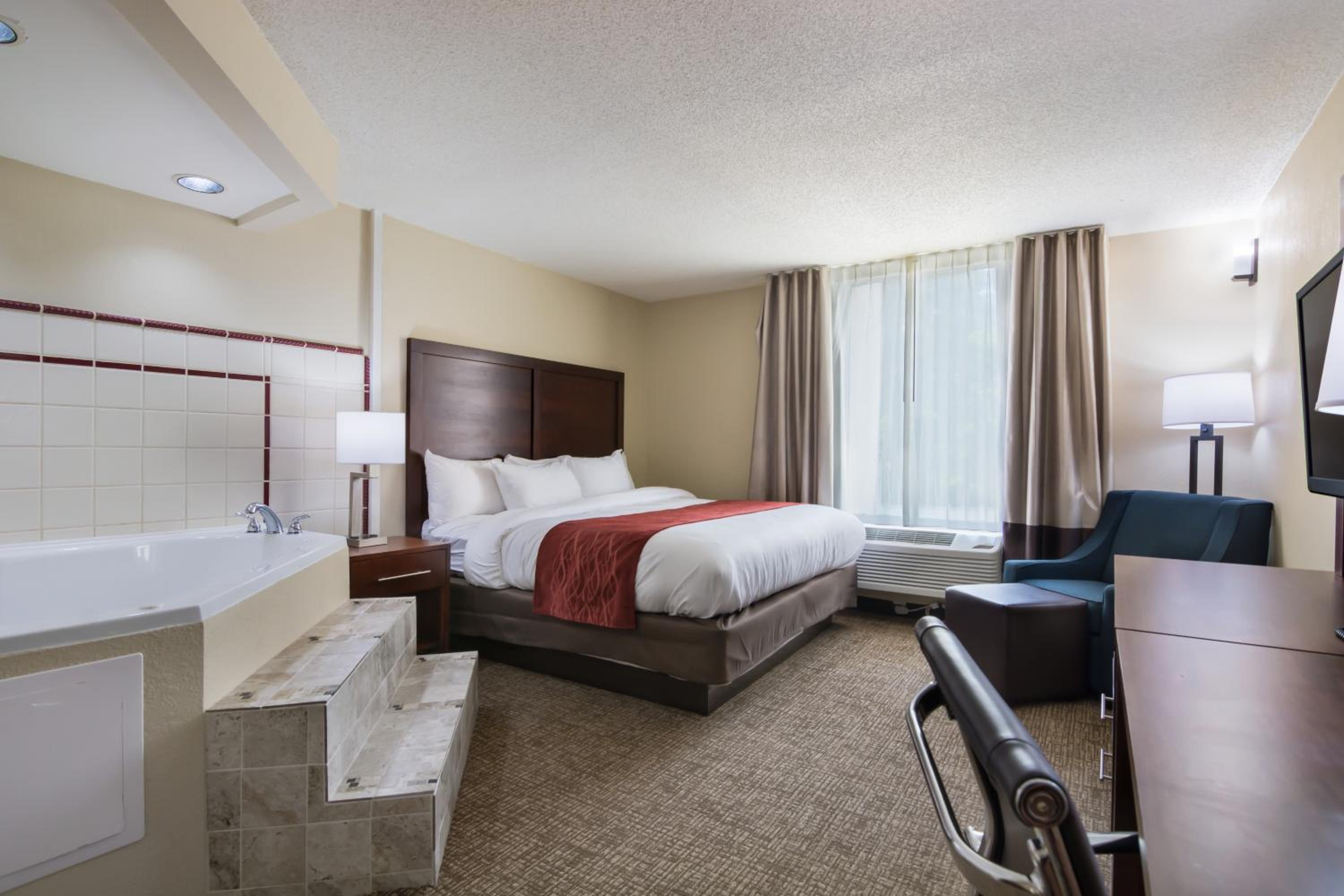 King Room with Whirlpool - Non-Smoking photo 1