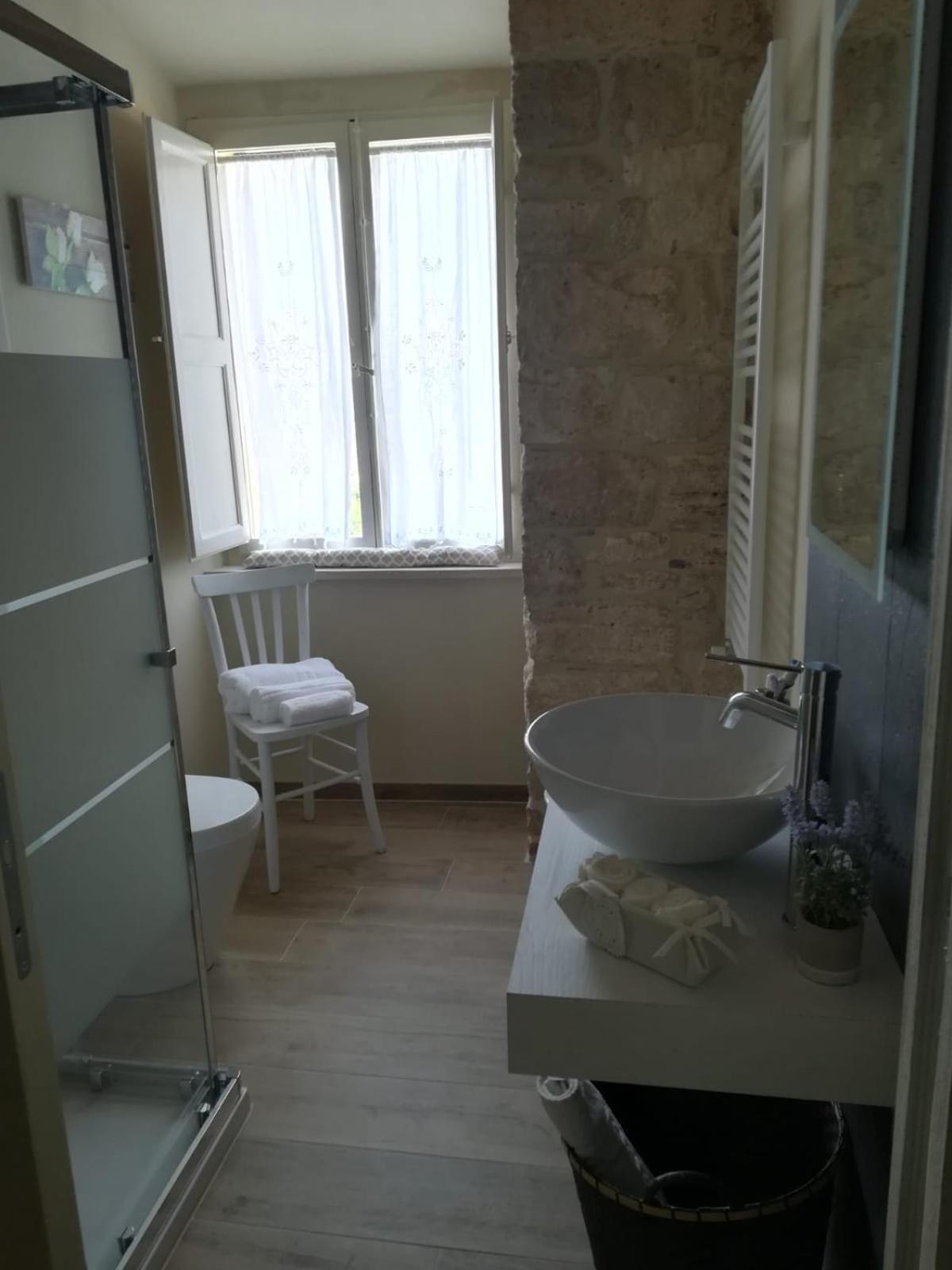 One-Bedroom Apartment - Photo 3