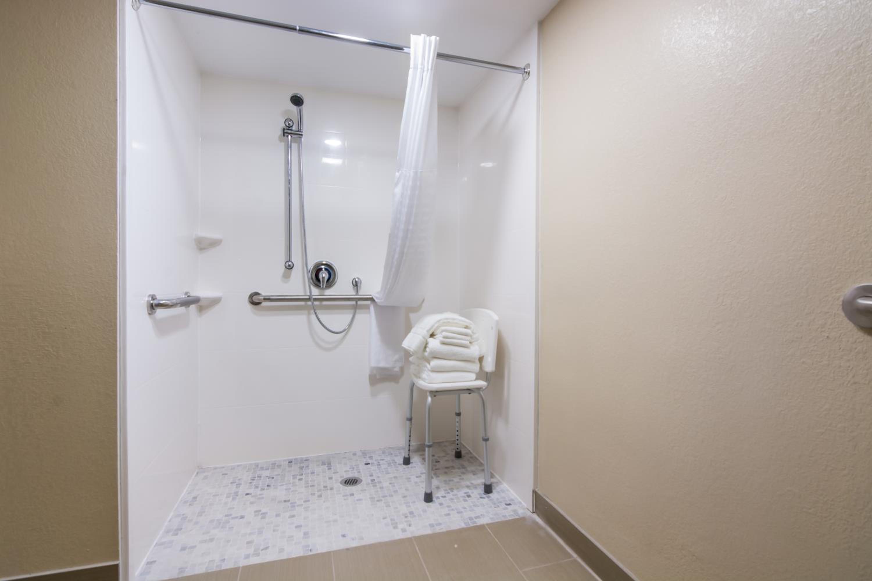 King Room - Accessible/Non-Smoking photo 2