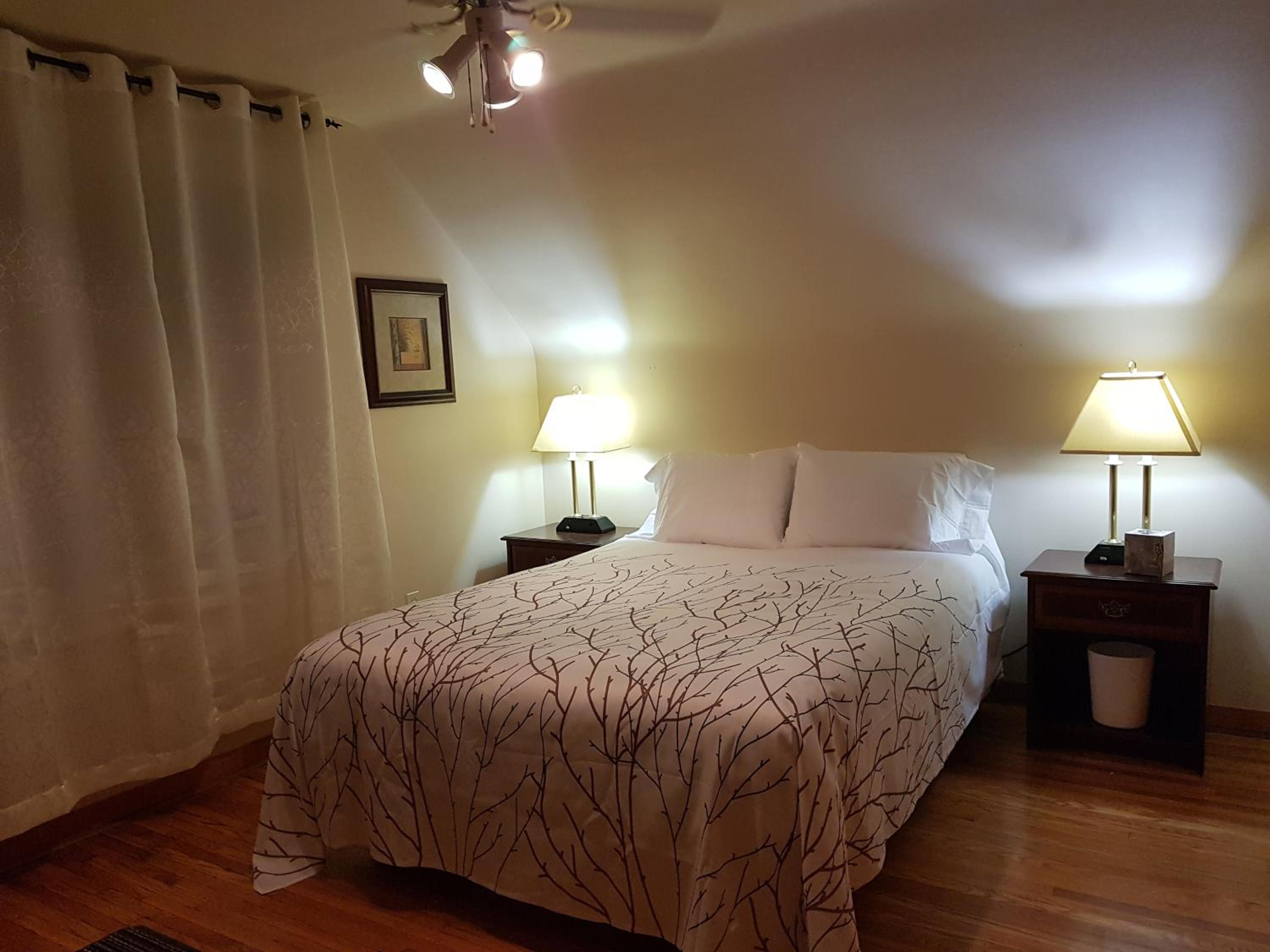 Three-Bedroom House photo 3